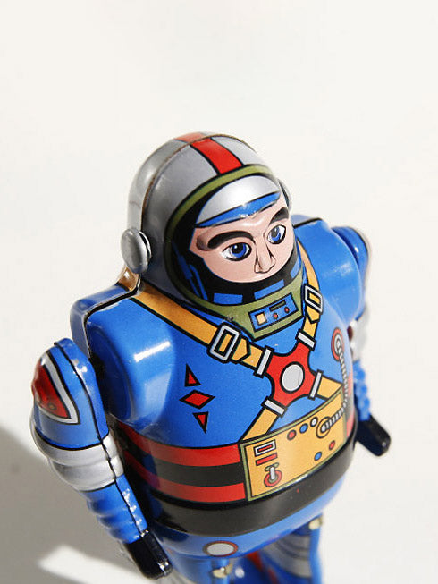 Spaceman robot with moving arms (13 cm)