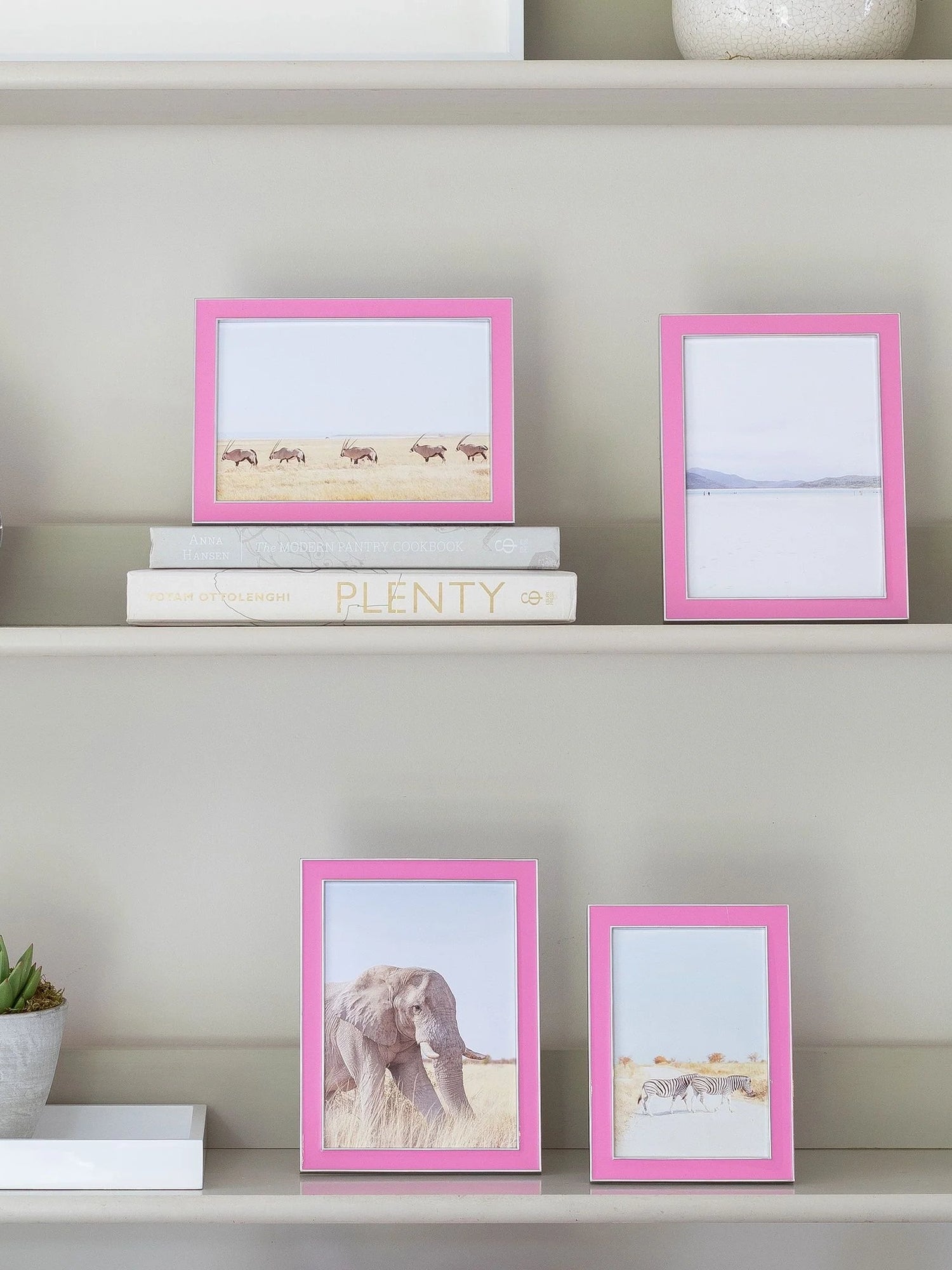 Enamel picture frame, electric pink - silver (13x18cm)