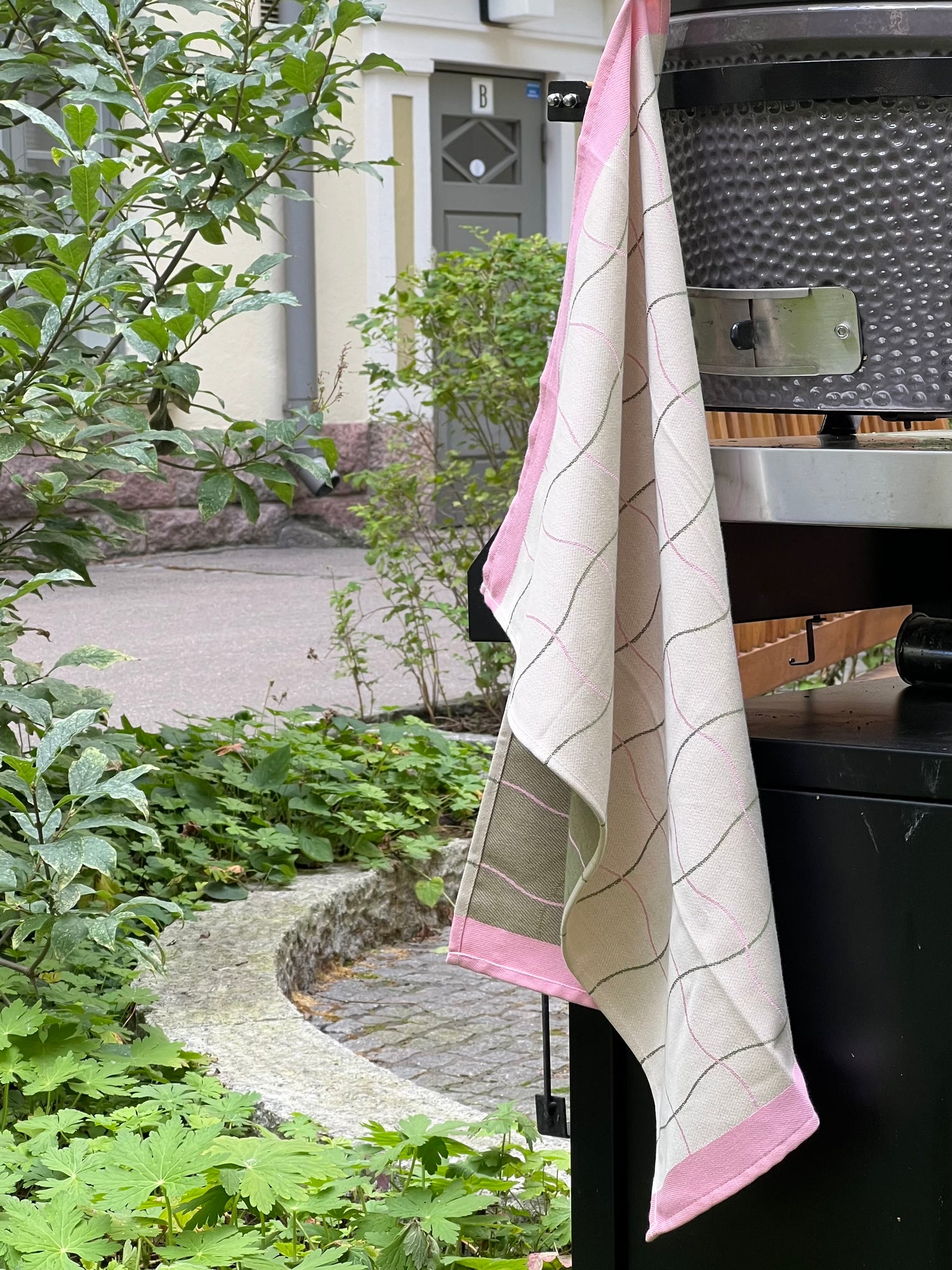 Wave grid tea towel, natural