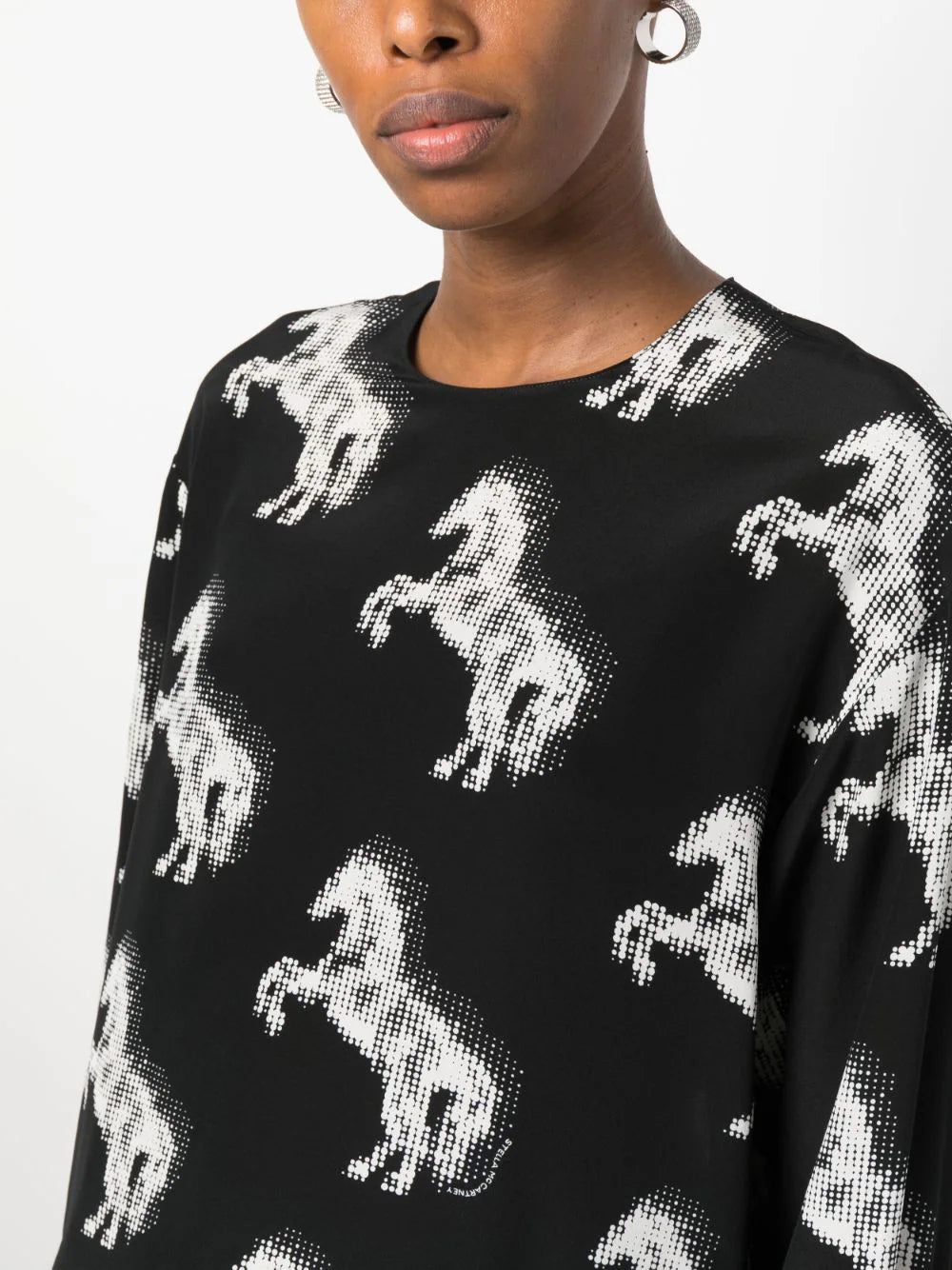 Pixel horses silk shirt, white-black