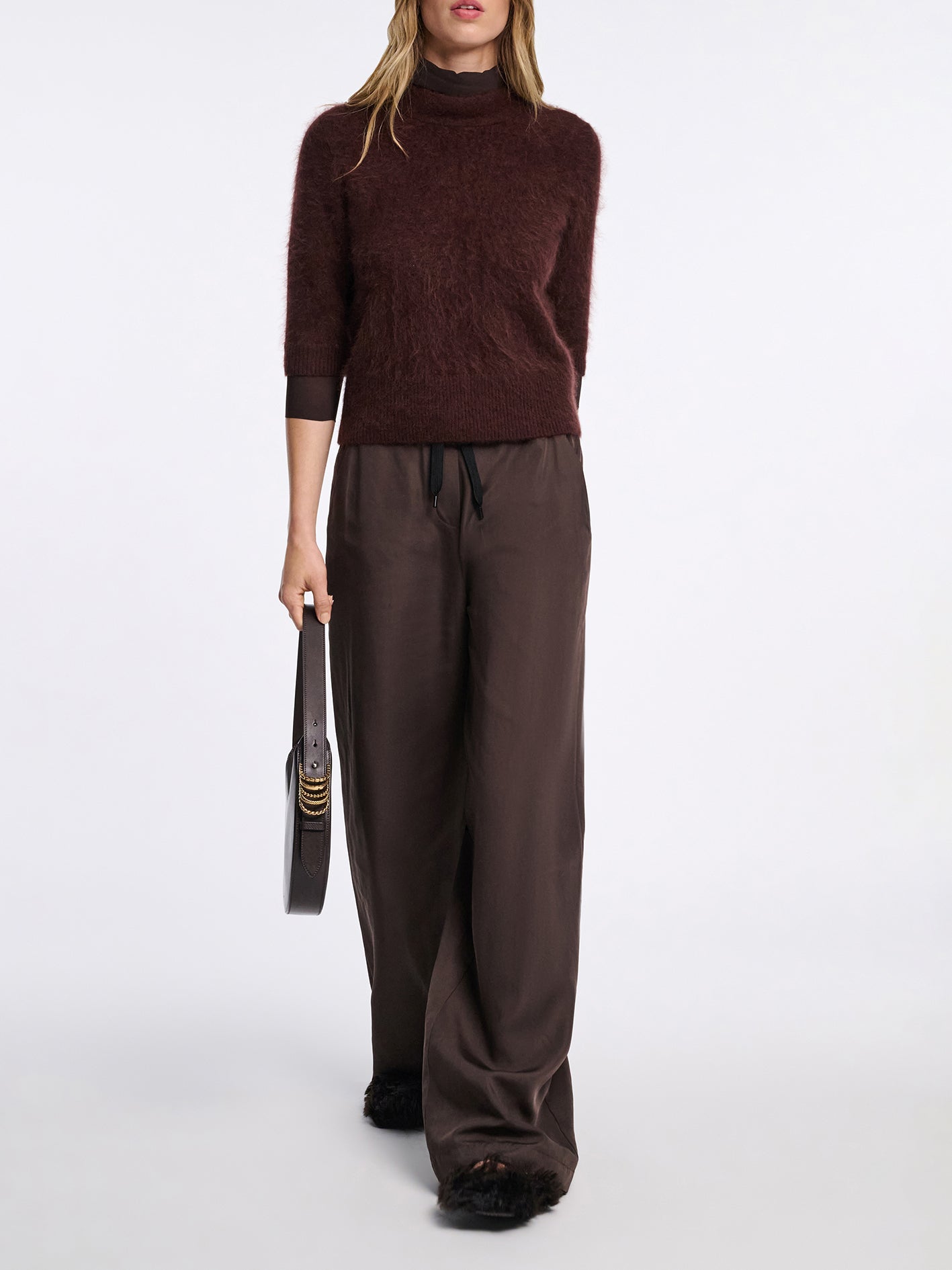 Fluffy statement pullover, dark chocolate