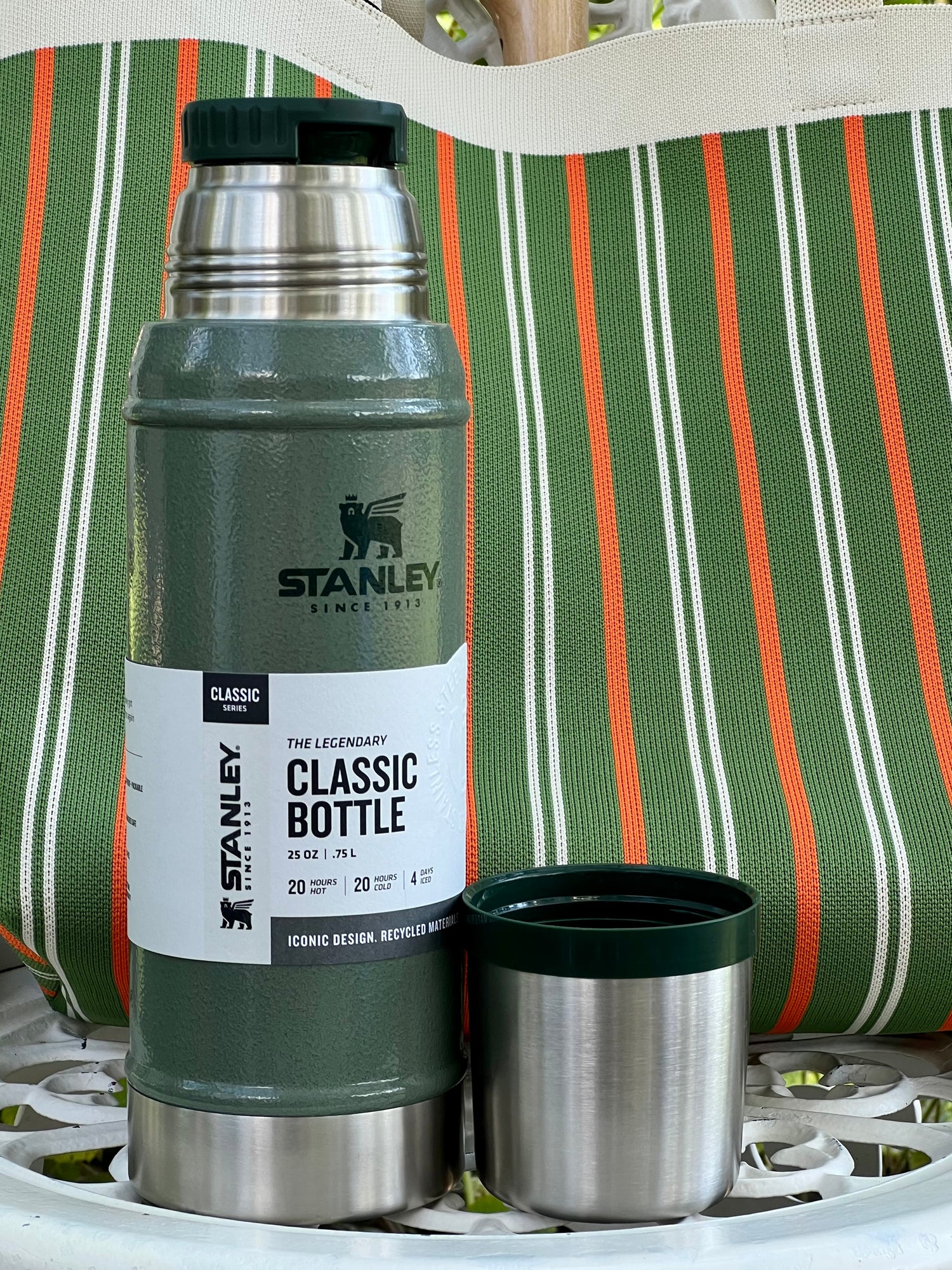 Classic legendary thermos bottle, green (0,75 L)