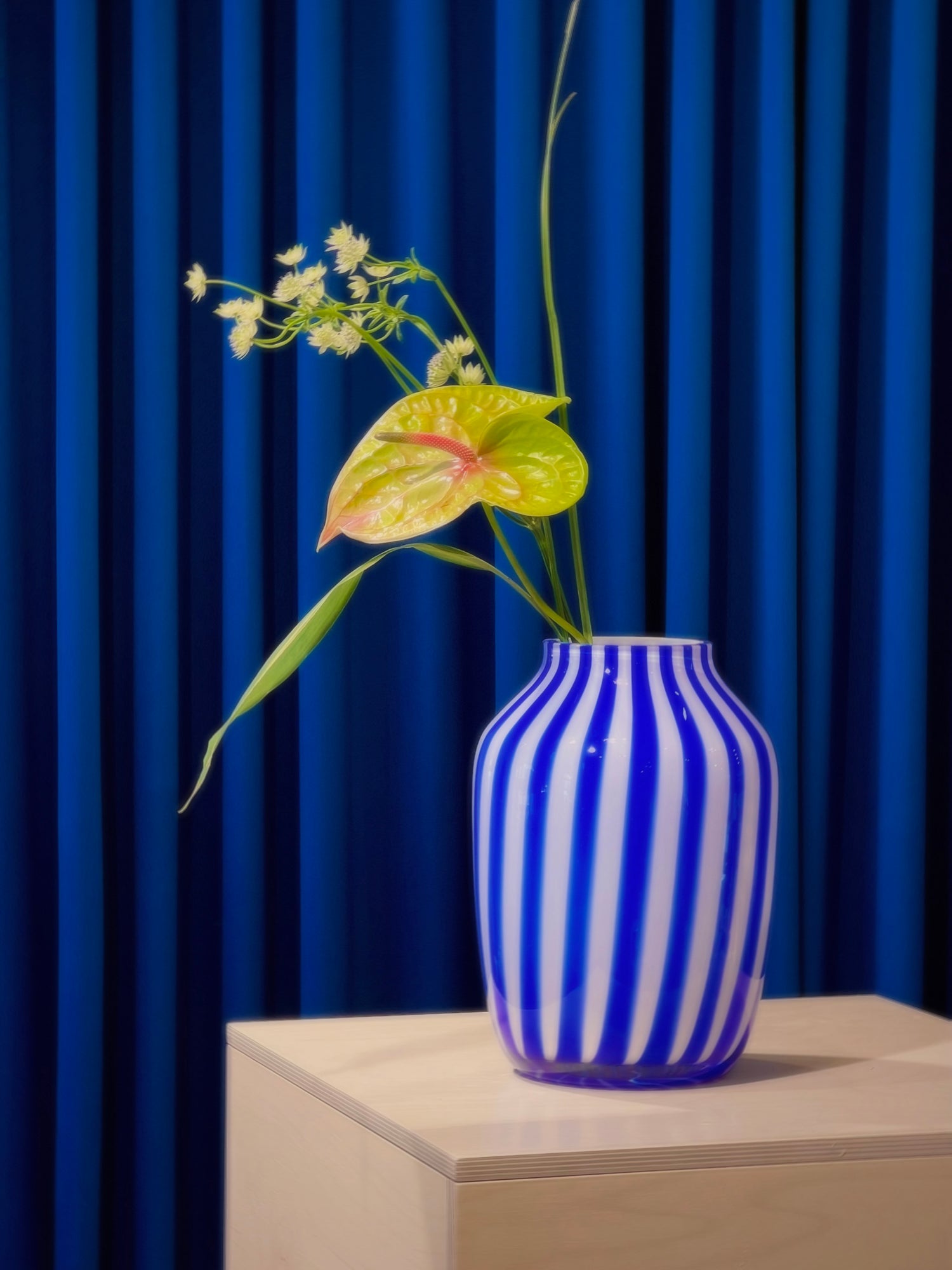 Juice Vase High, striped electric blue