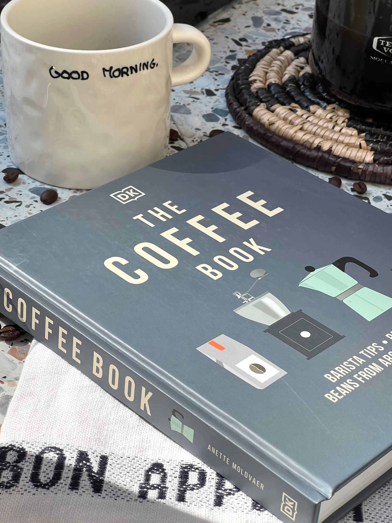 The Coffee Book. Barista tips, recipes, beans from around the world