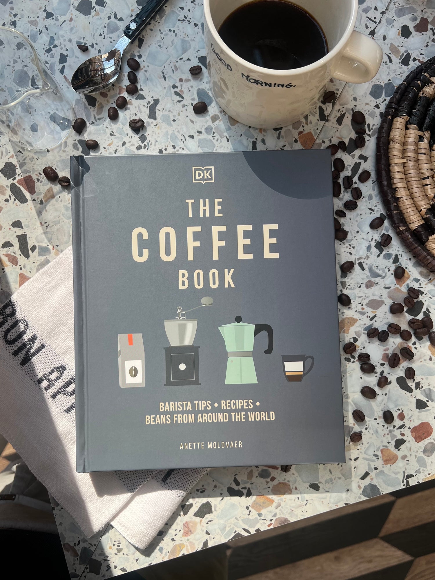 The Coffee Book. Barista tips, recipes, beans from around the world