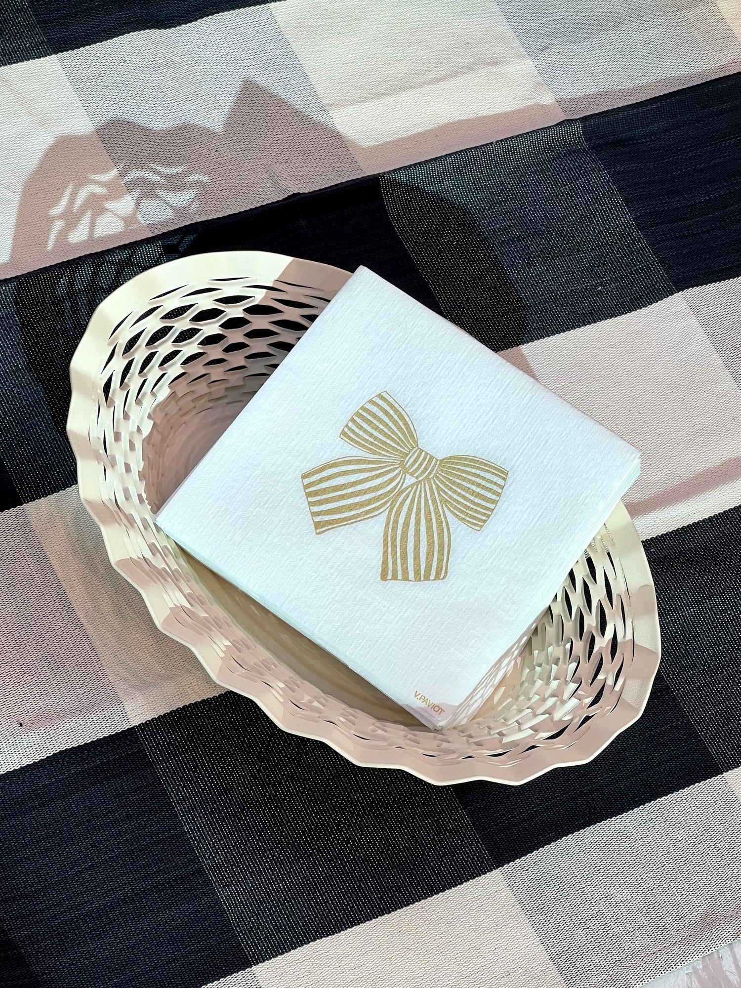 Bow cocktail napkin, gold (25 x 25cm)
