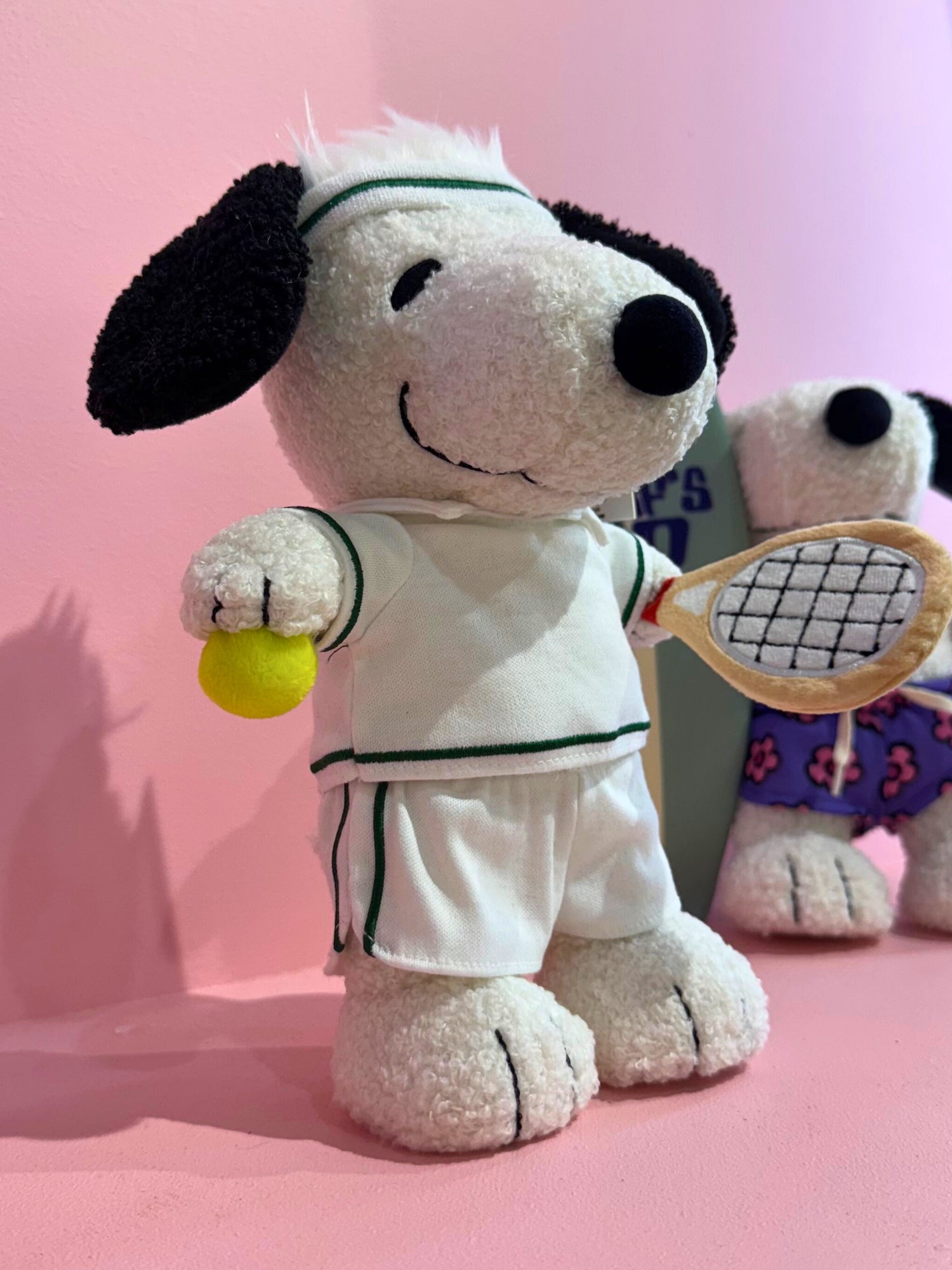 Tennis Snoopy standing soft toy (22 cm)