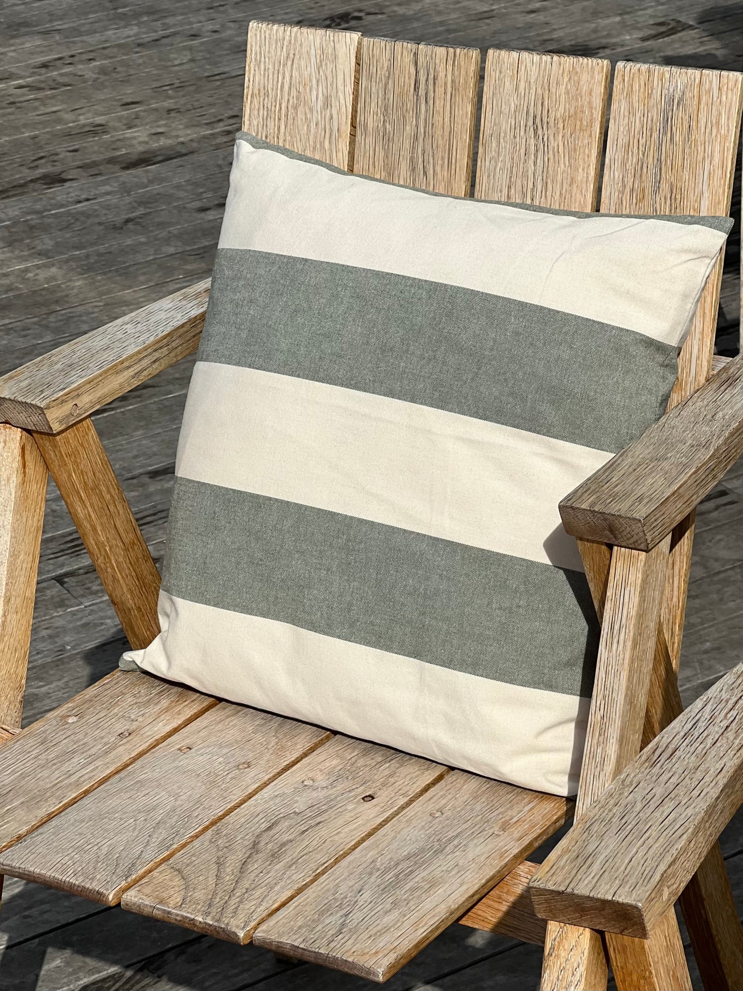 Strand outdoor cushion, dark lichen/parchment