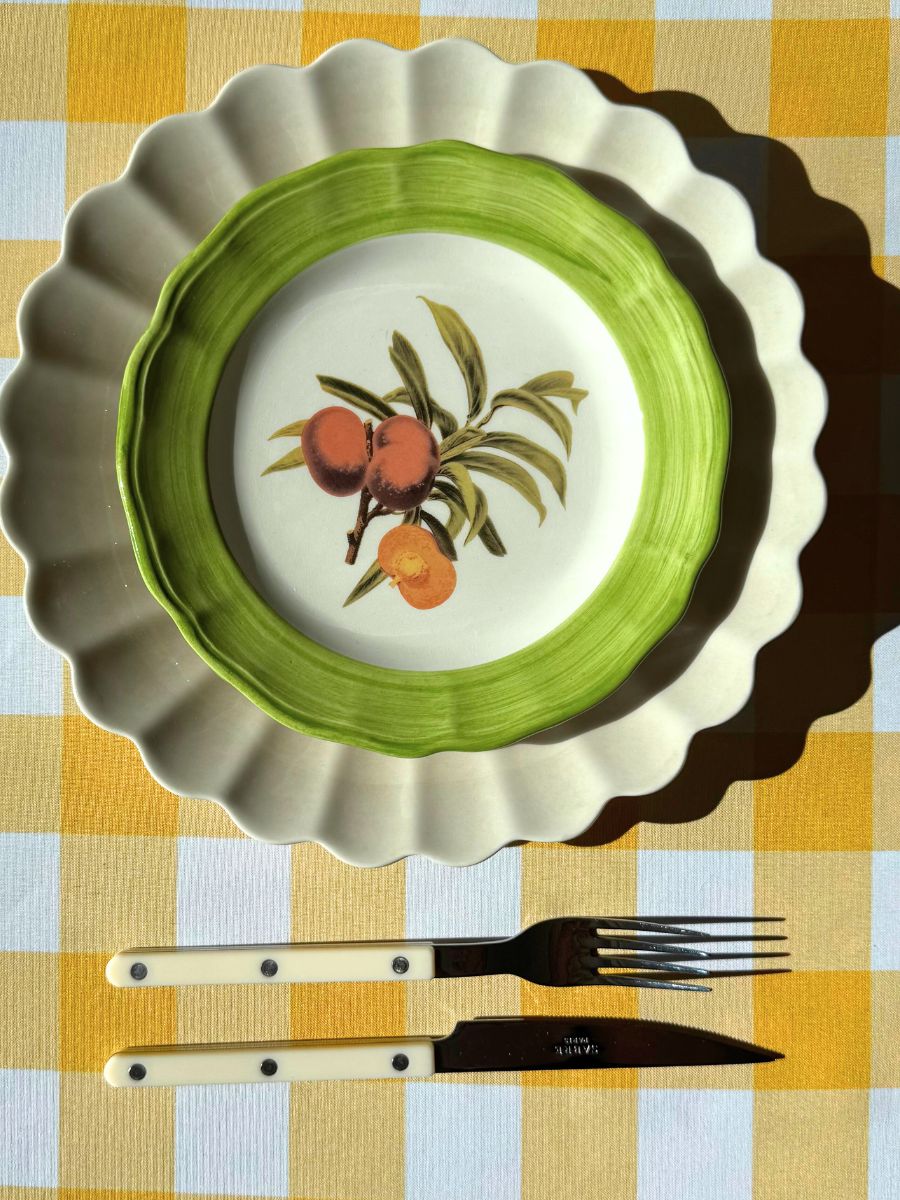 Salad Plate Peaches, Botanica