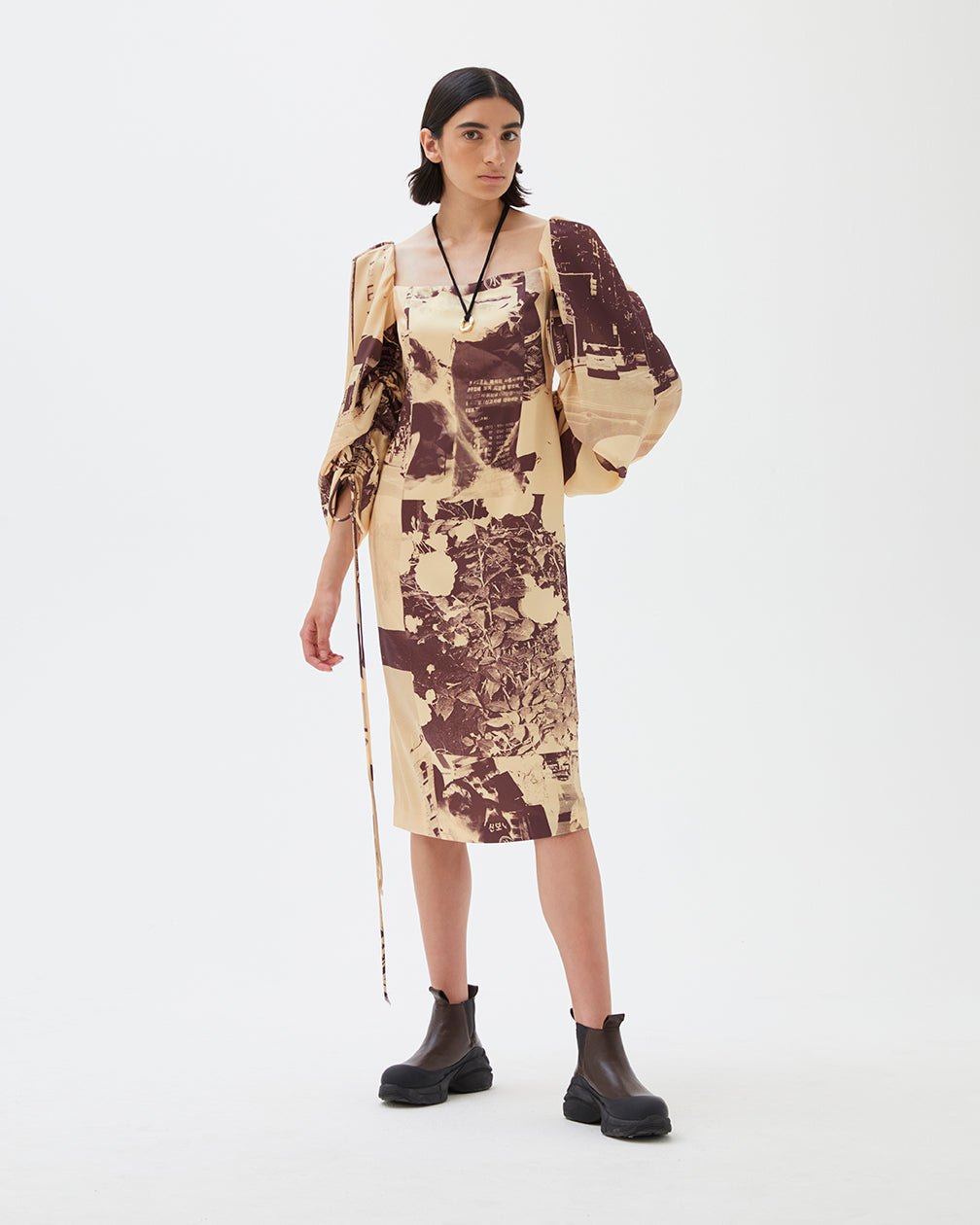 Scene-print square-neck dress, brown-yellow print