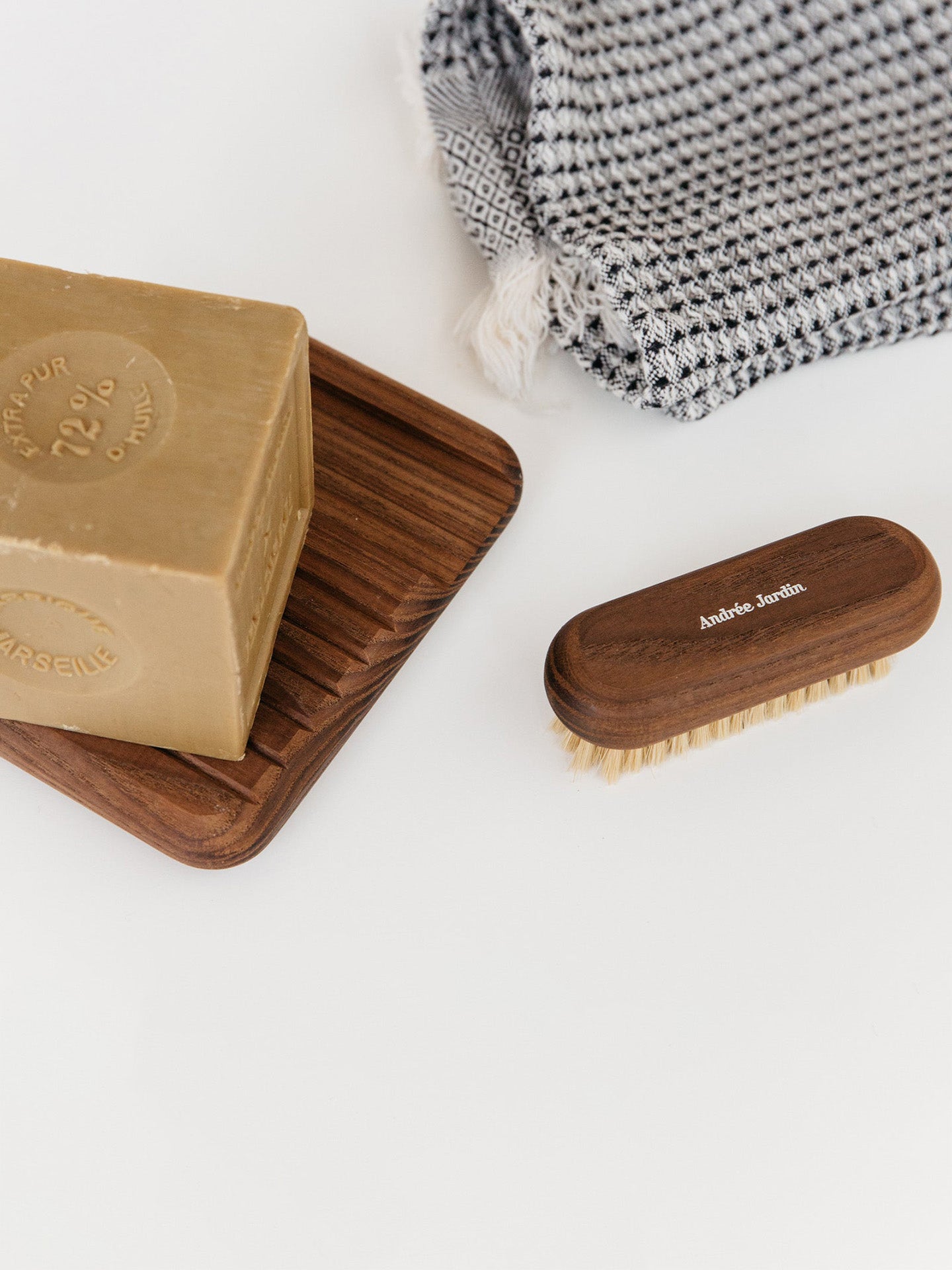 Andrée Jardin gift set, dark wood & olive oil soap