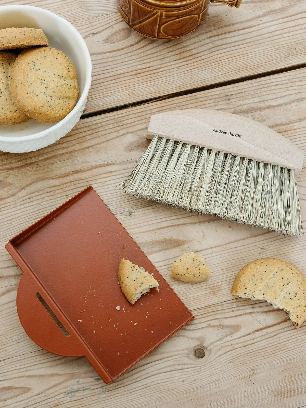 Table dustpan and brush set, brick red