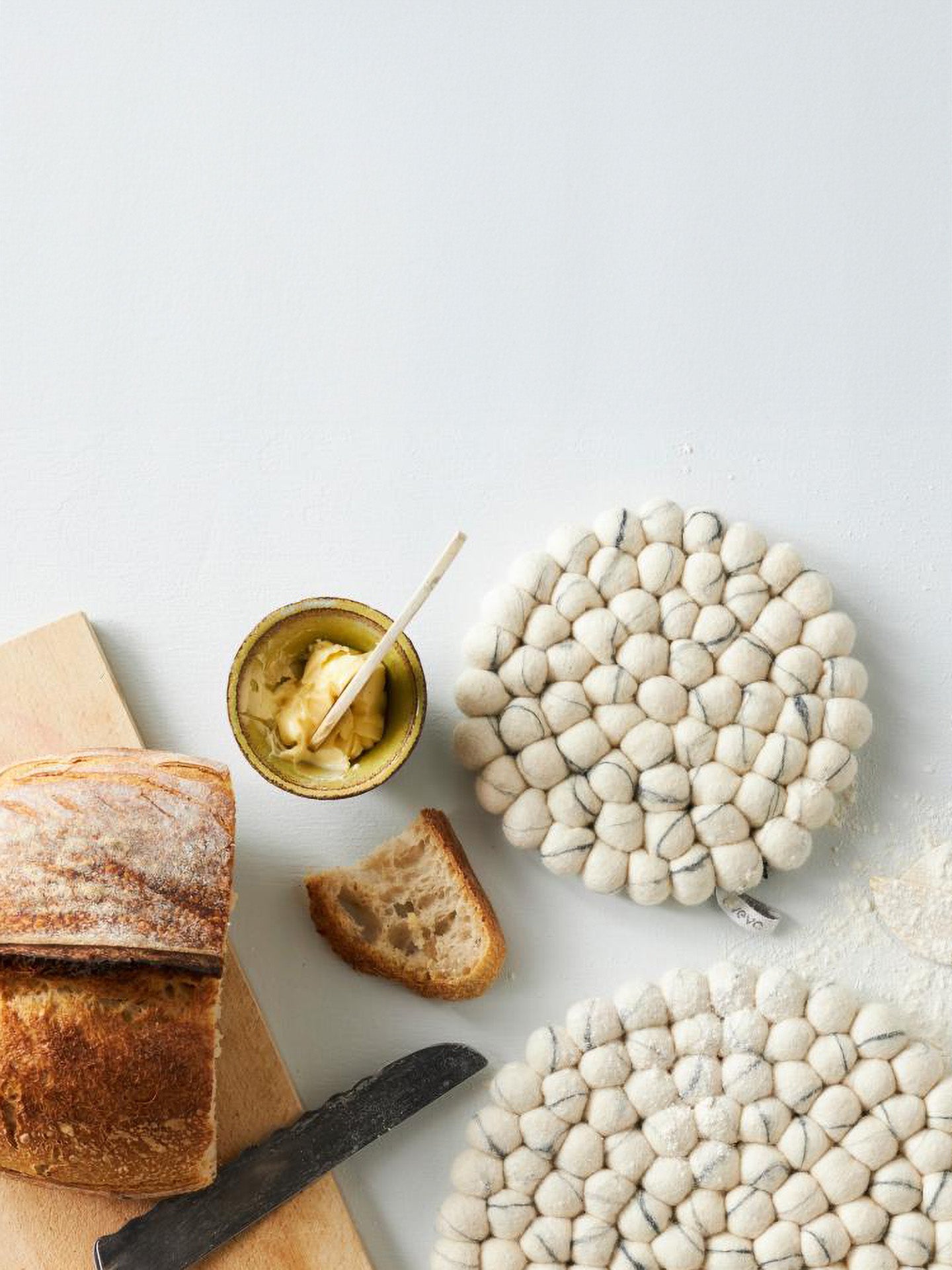 Round trivet, white marble