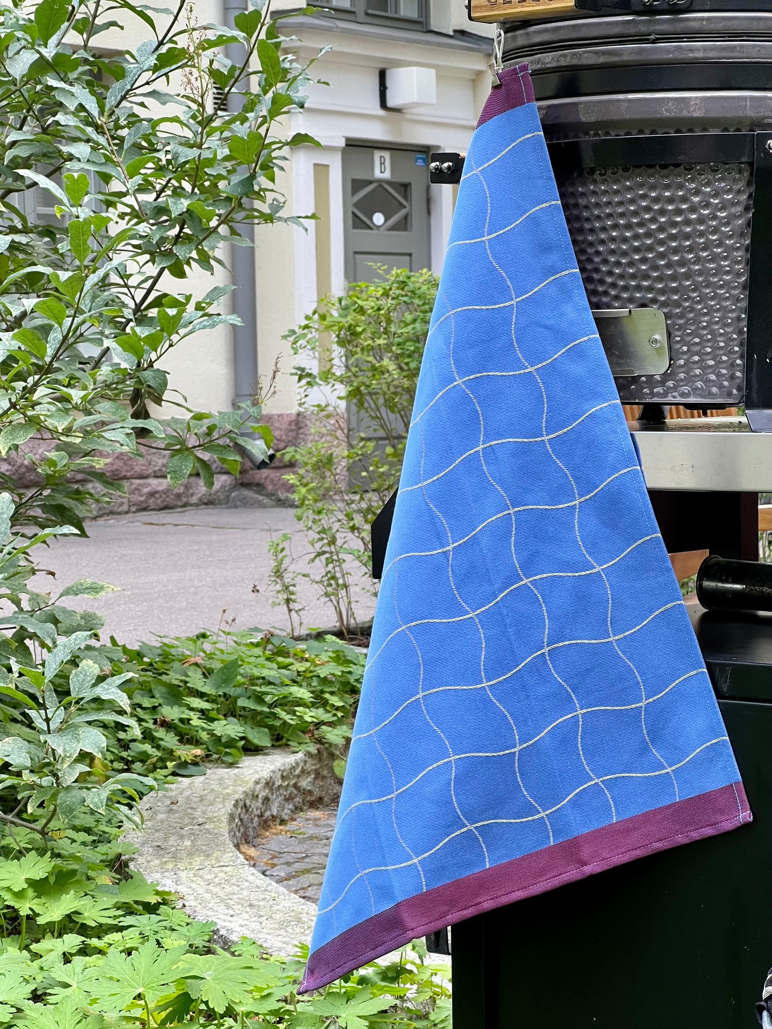 Wave grid tea towel, blue