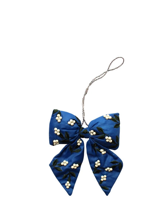 Winther berries ornament