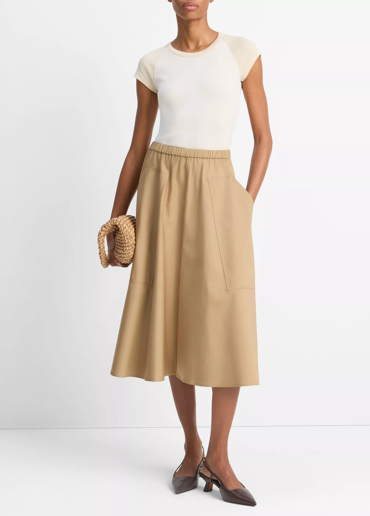 Full skirt with pockets, beige