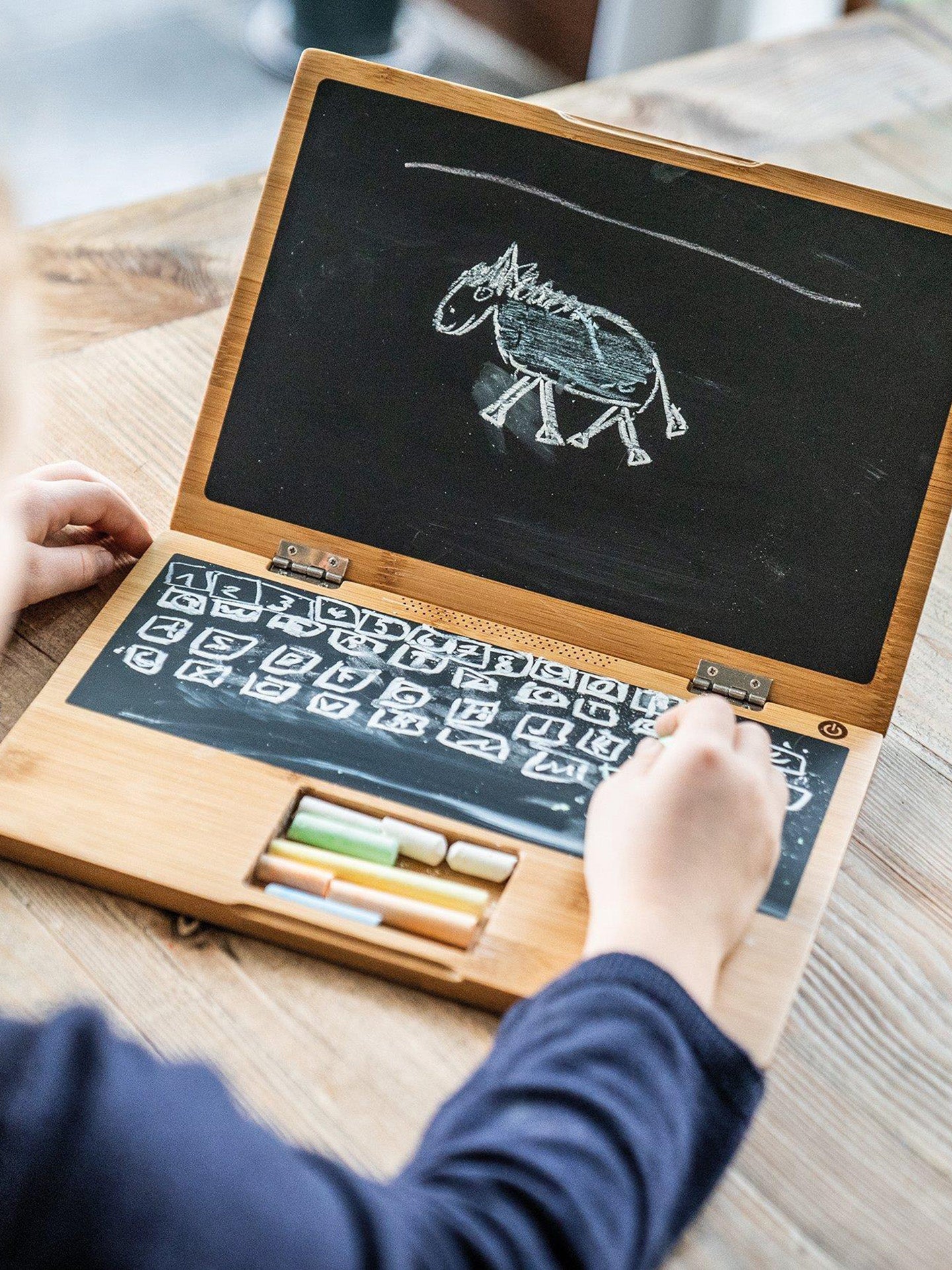 I-Wood laptop with blackboard and white chalk