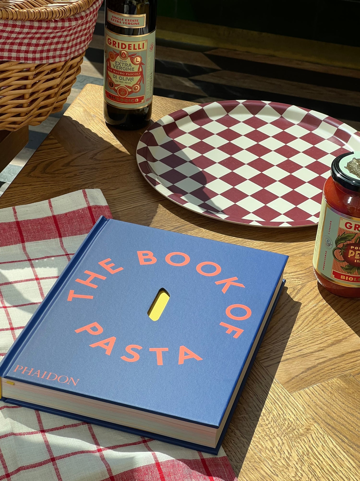 Checker round tray, burgundy/cream (31 cm)