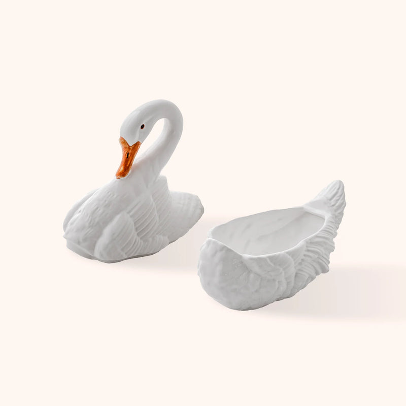 Swan bowl with a lid