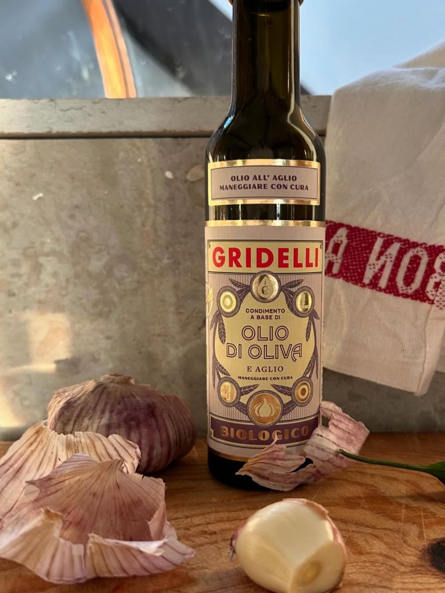Olio al aglio, garlic extra virgin olive oil (250ml)