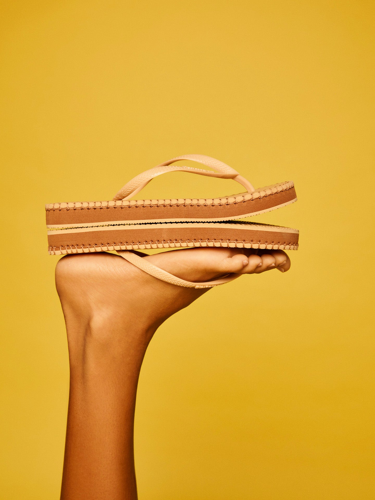 Slim Flatform Loop flip-flops, golden-golden