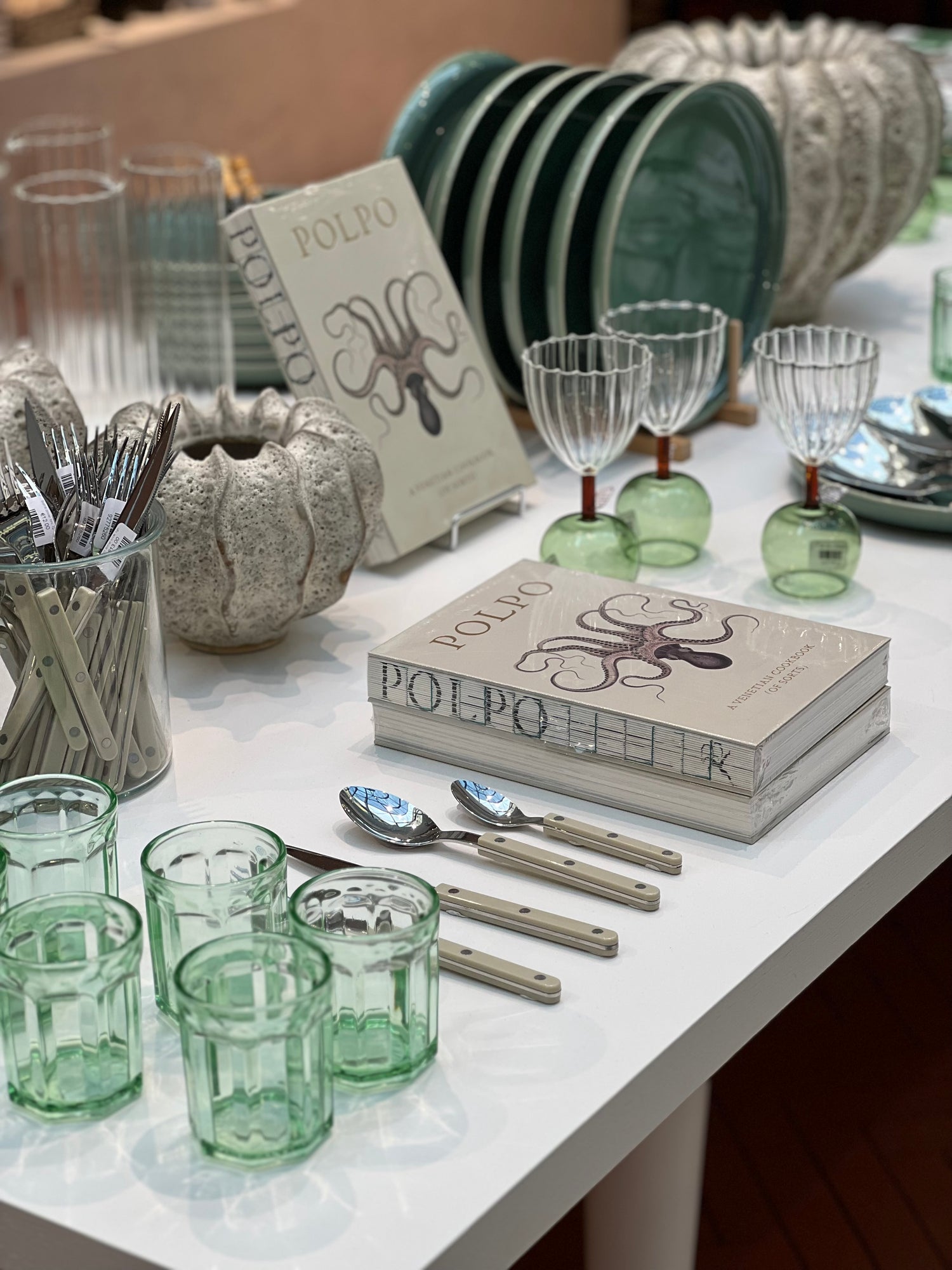 Moss vase, white (16x20cm)