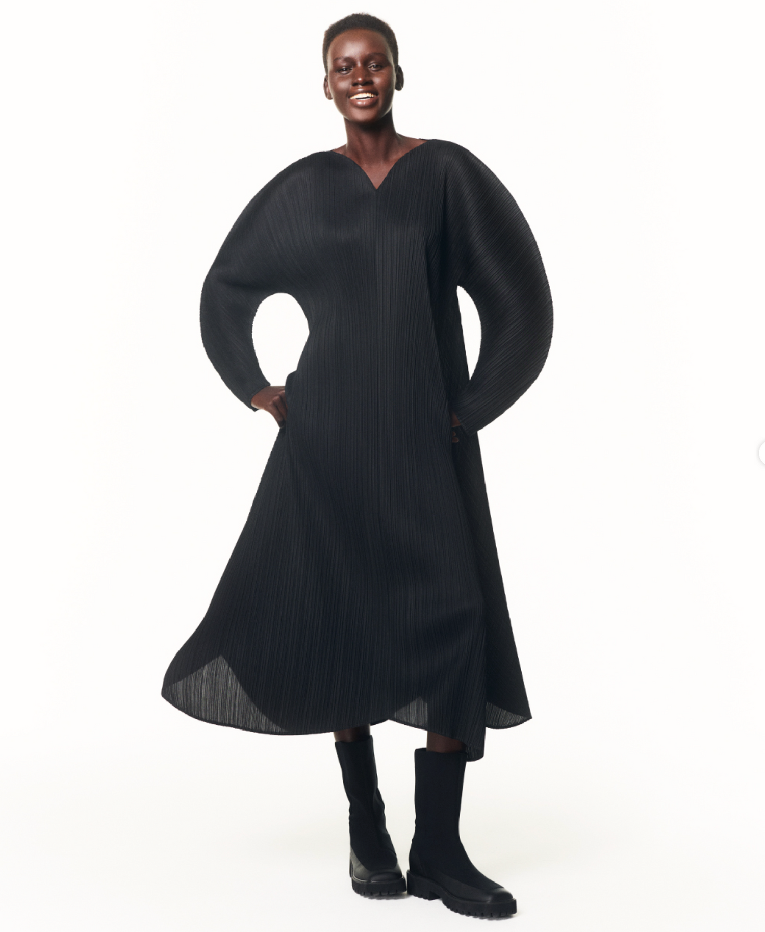 Wormhole pleated dress, black