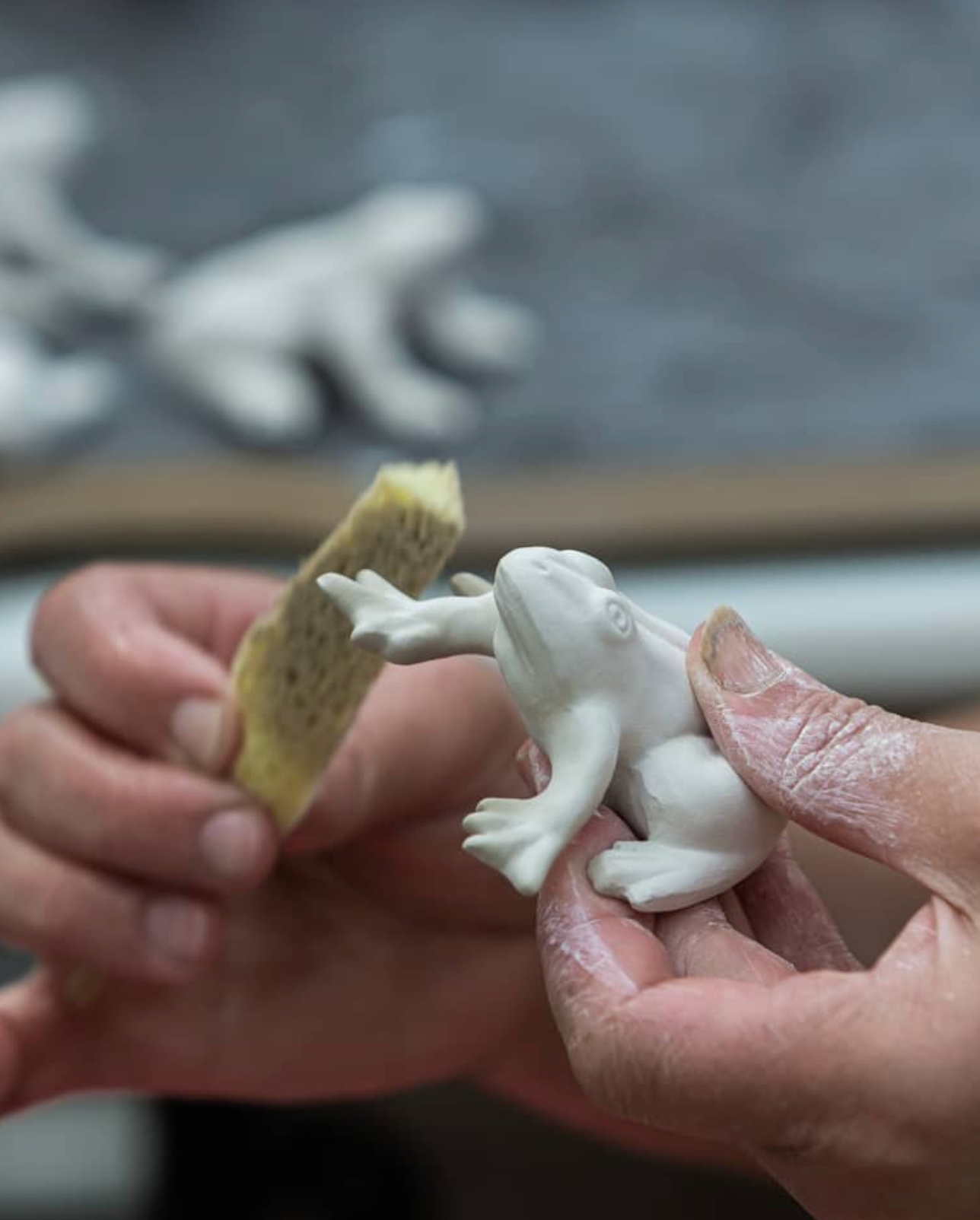 Ceramic frog figurine, medium (22cm)