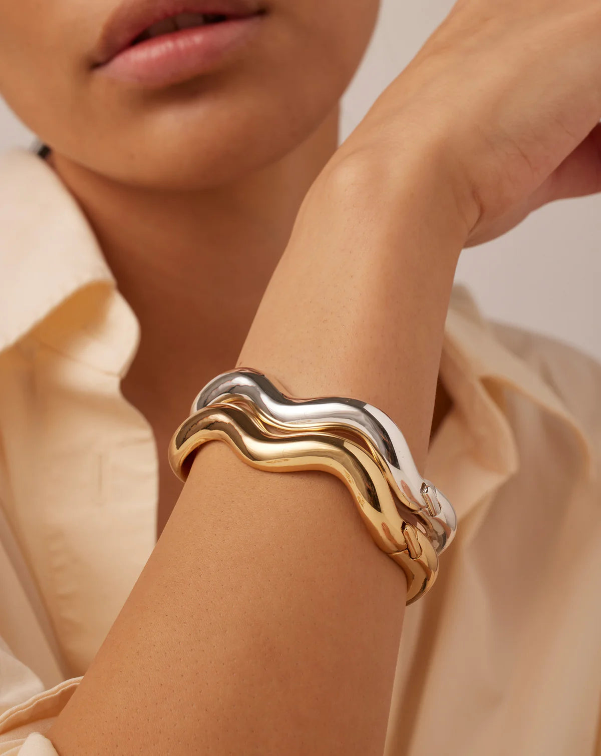 Ola bangle, platinum