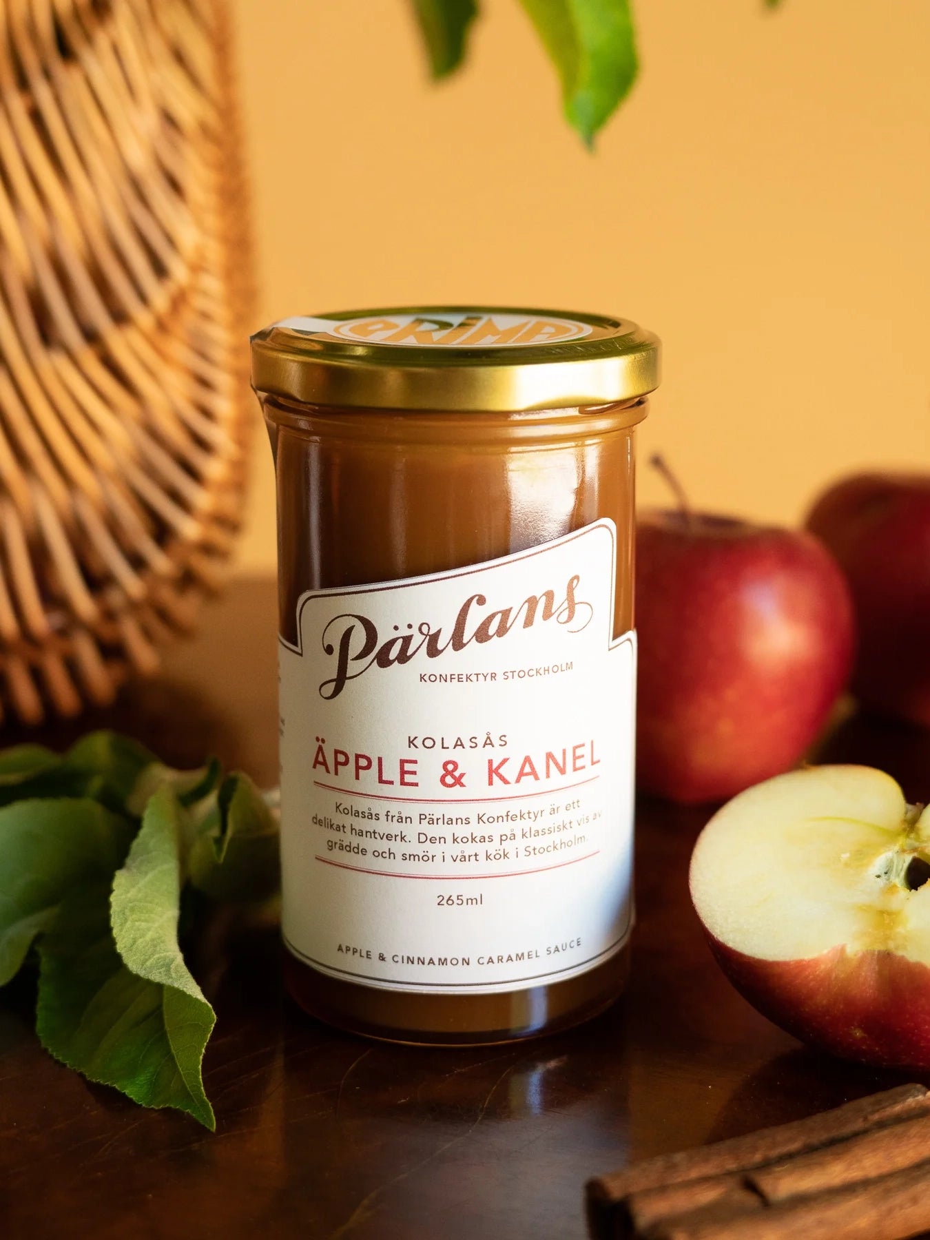 Apple & Cinnamon caramel sauce, glass jar (300g)