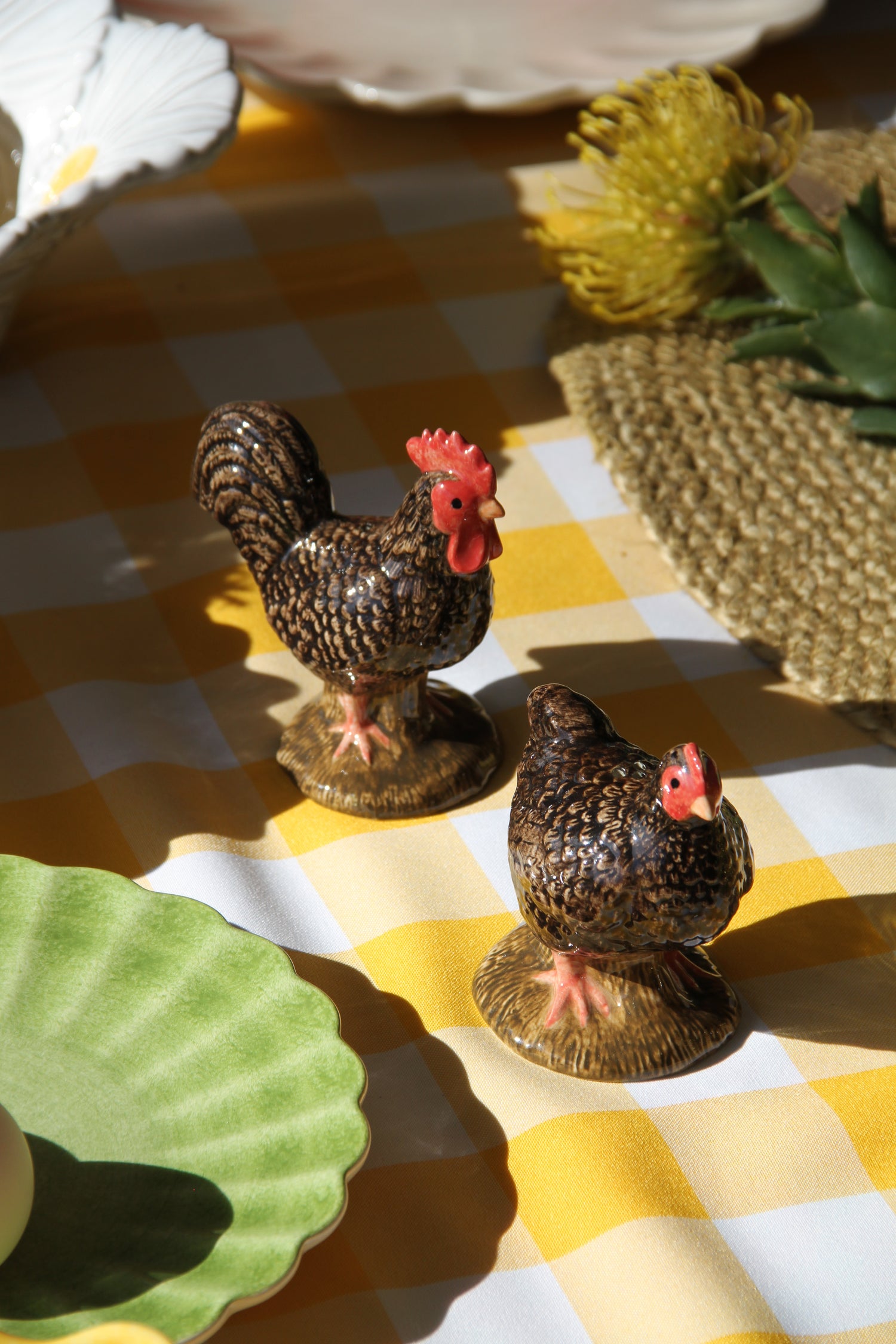 Maran Hen Salt and Pepper shaker set