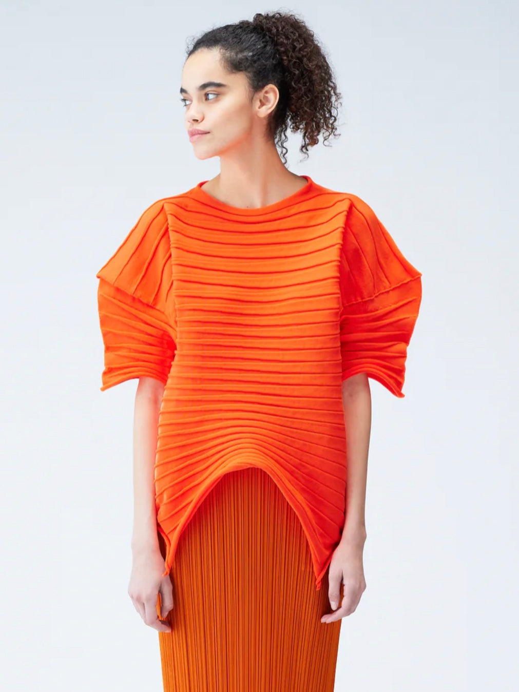 Short-sleeved knitted top, bright orange