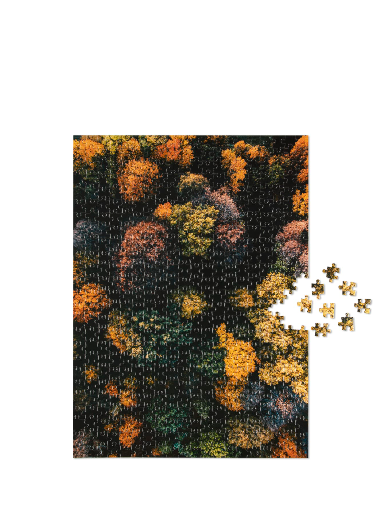 The puzzle makes an enchanting picture of a airview forest with tree leaves beginning to change to fall colours. 500 puzzle pieces is not that big and you might think it's easy, but with plenty of dark pieces and subtle hues it can be a bit more challenging!