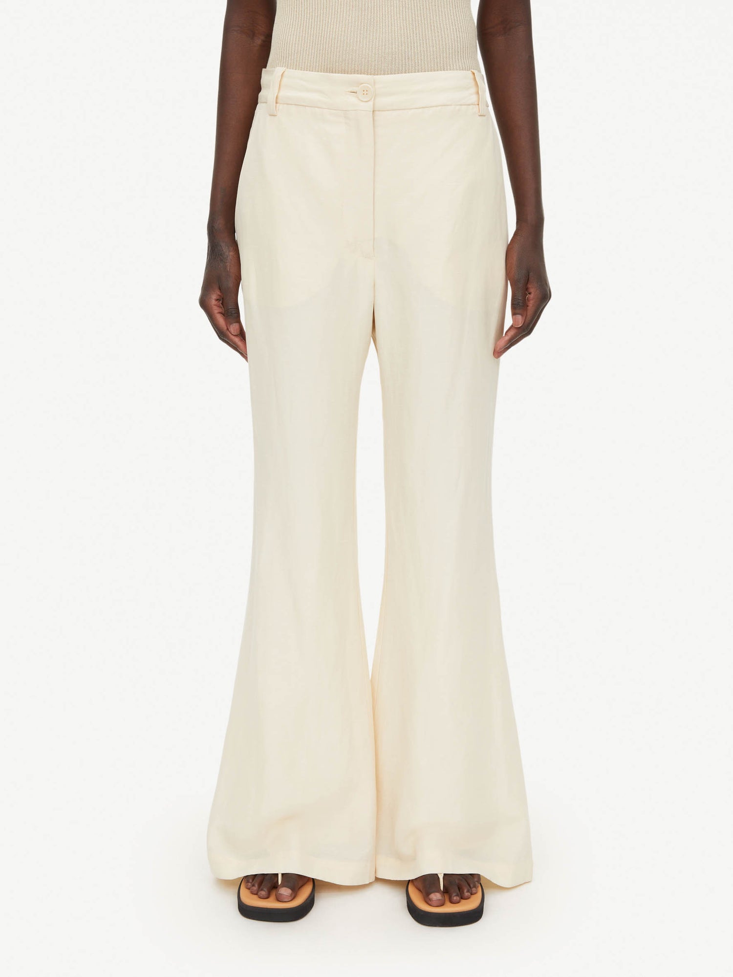 Malene Birger: CARASS linen-blend trousers, pearl. Sold by My o My Helsinki.