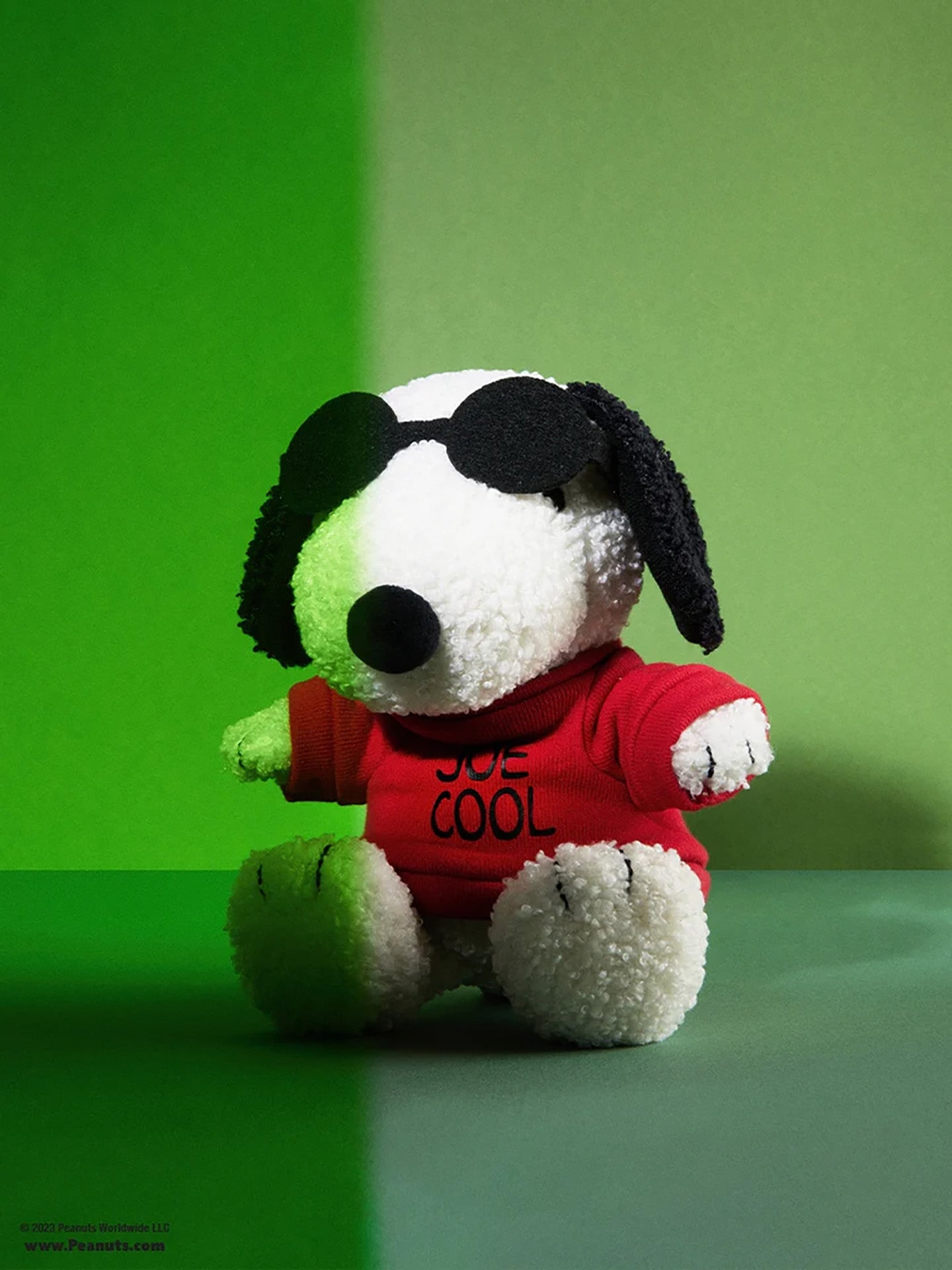 Snoopy Joe Cool soft toy (20 cm)