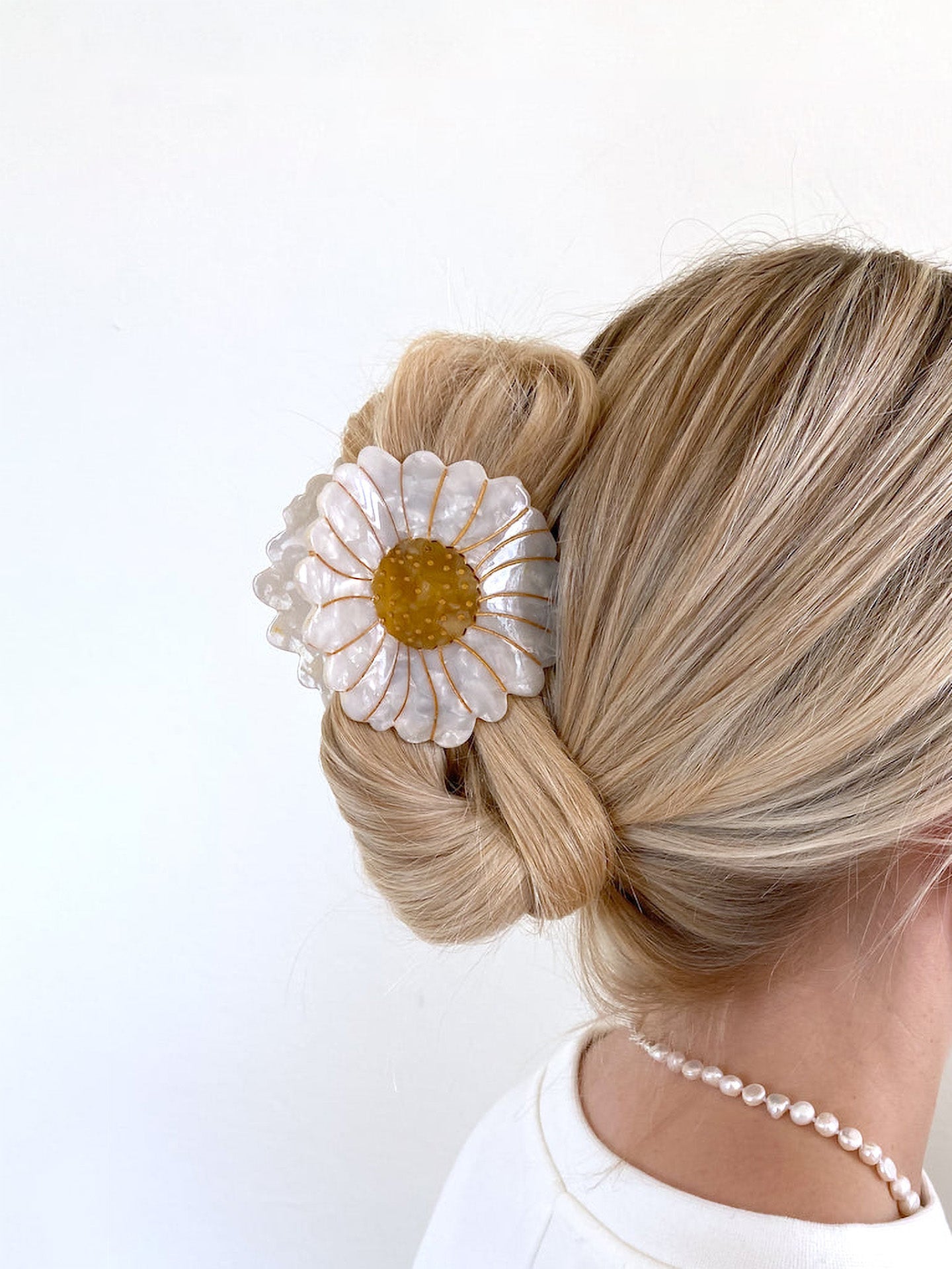 Daisy Flower Claw Hair Clip (April Birth Flower)