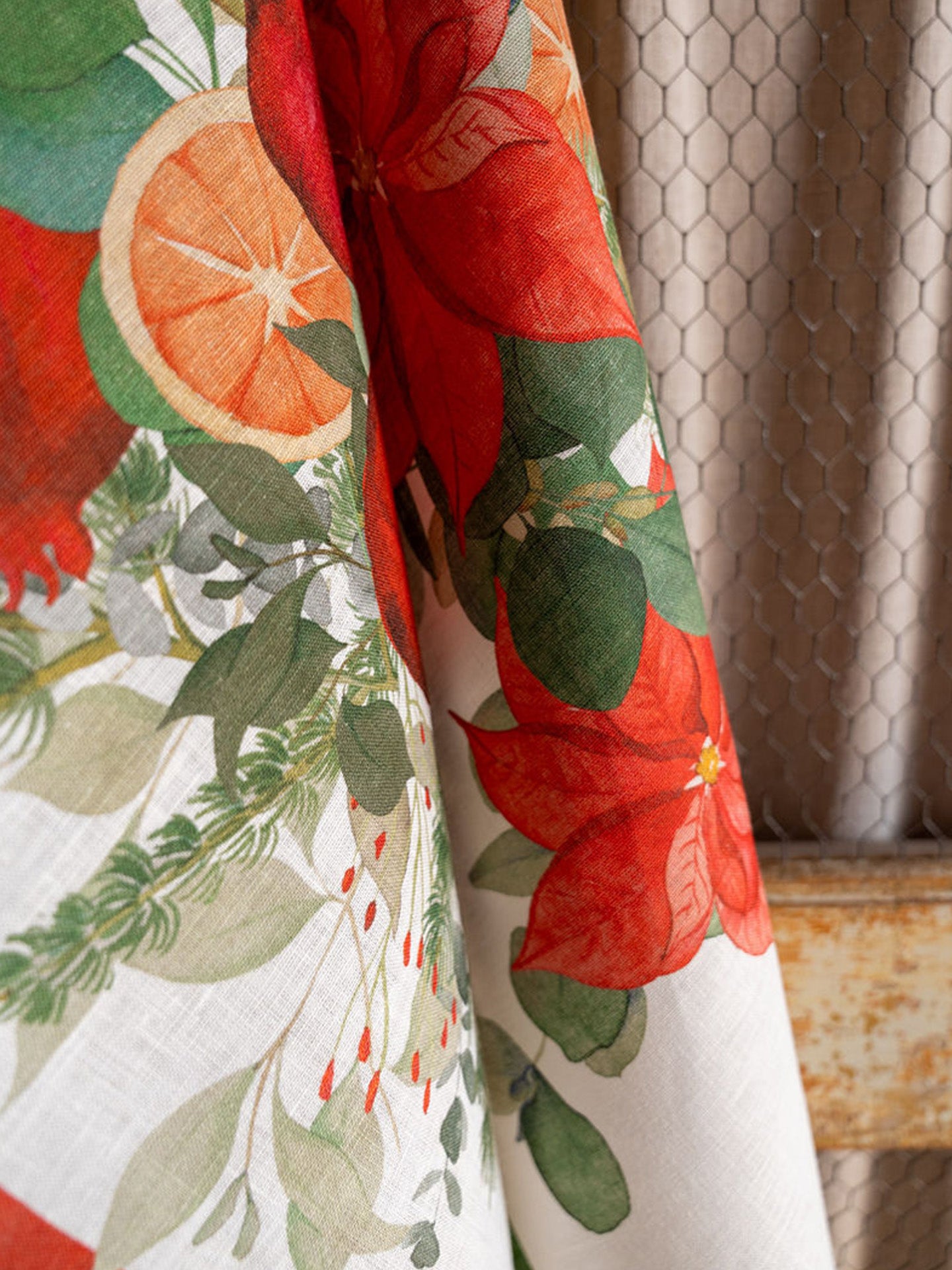 Garland glee kitchen towel, red