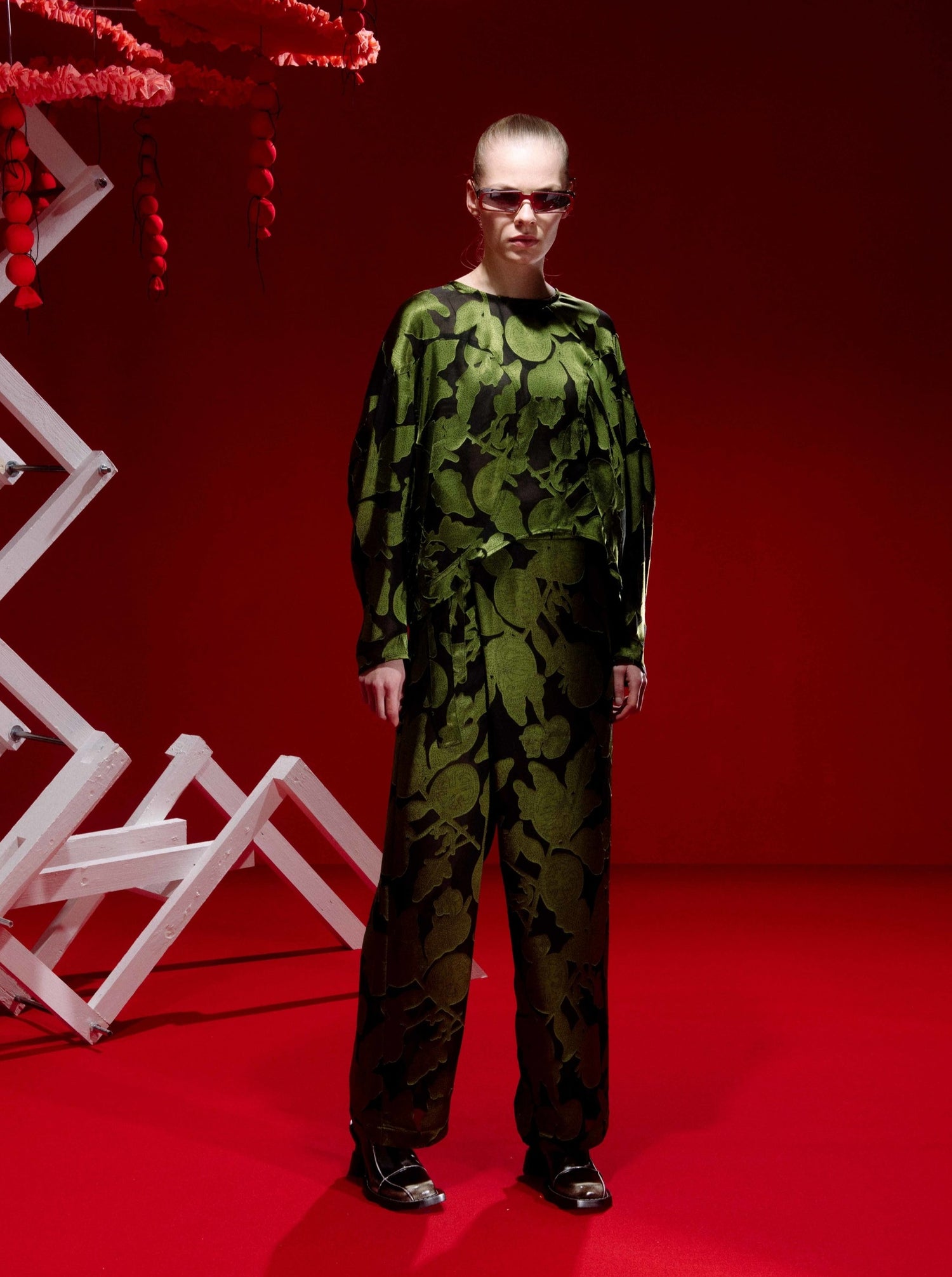 Tomato Blouse, black green tomato