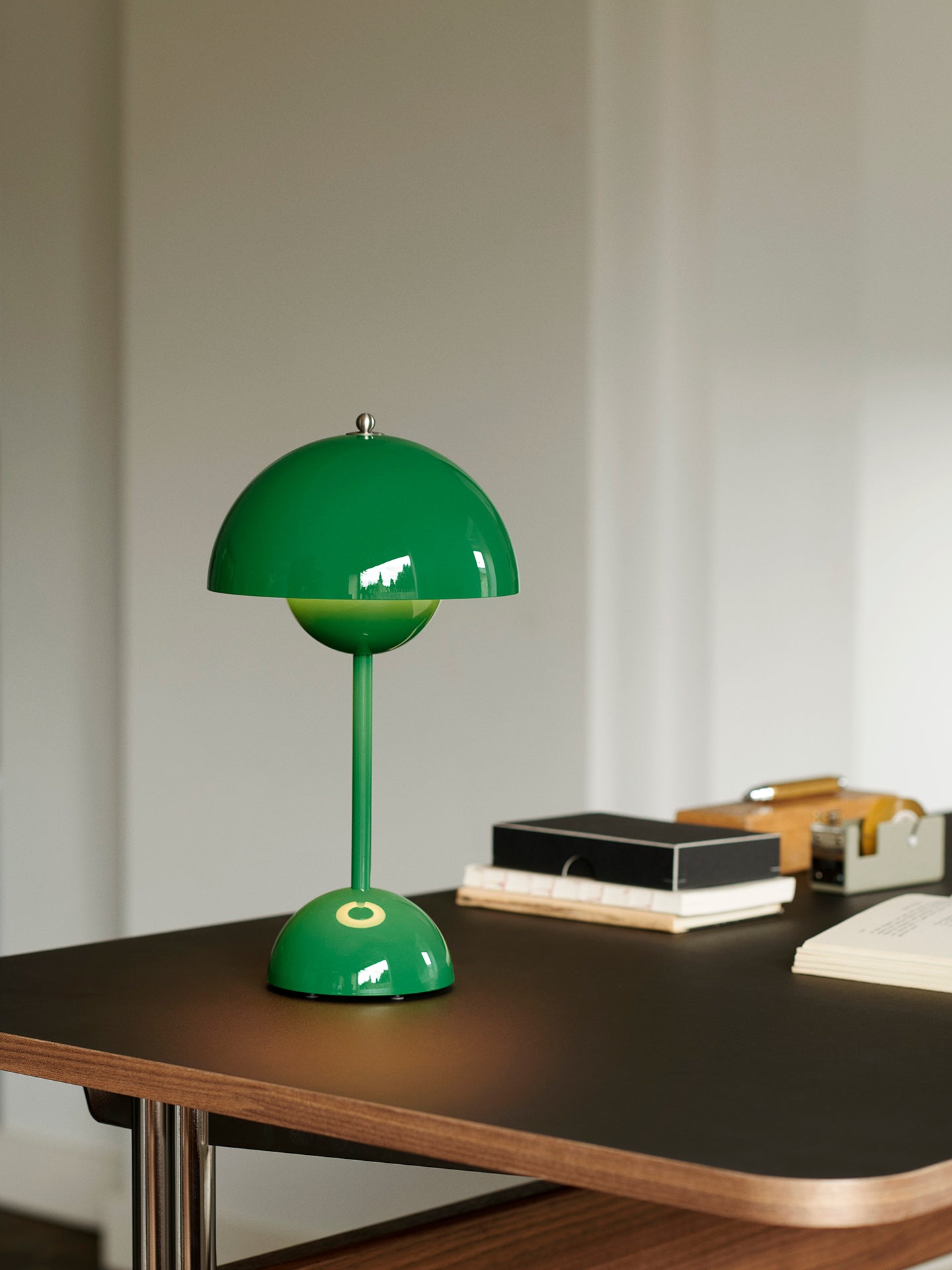 Flowerpot Portable Lamp VP9, Signal Green