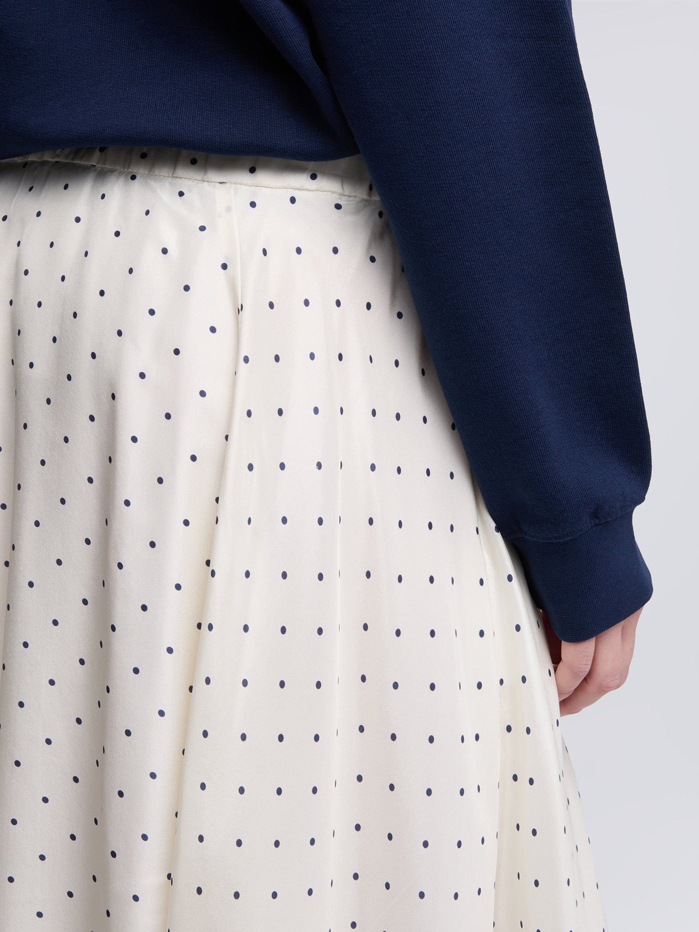Silk habutai skirt printed with polka dots, ivory