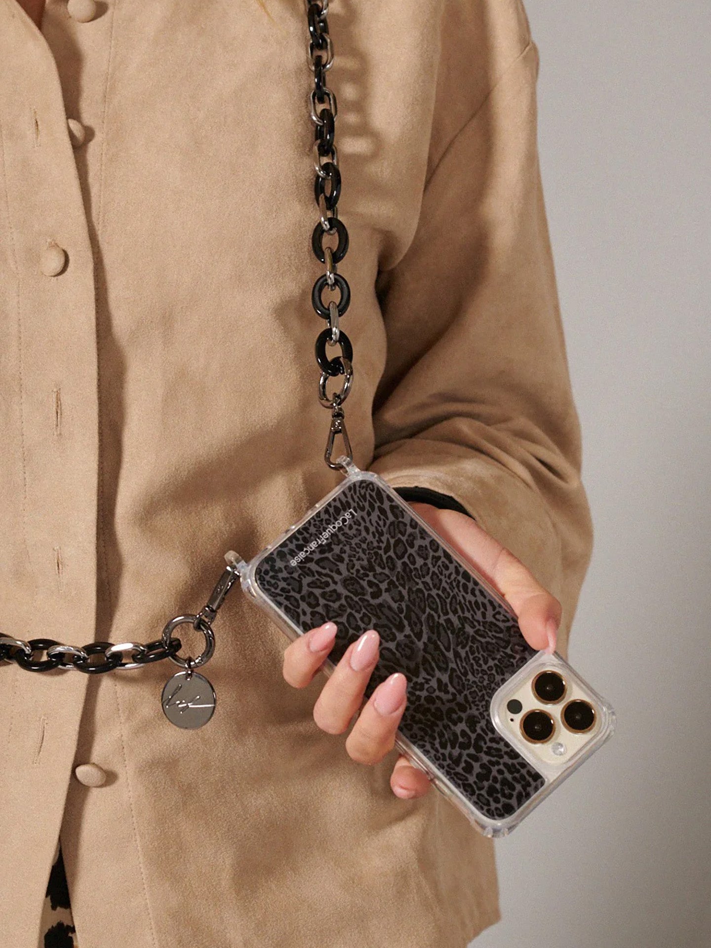 Cassy crossbody phone strap, black/silver resin