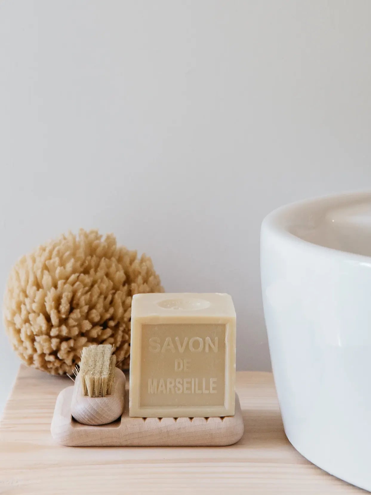 Andrée Jardin gift set, light wood w/ vegetable soap