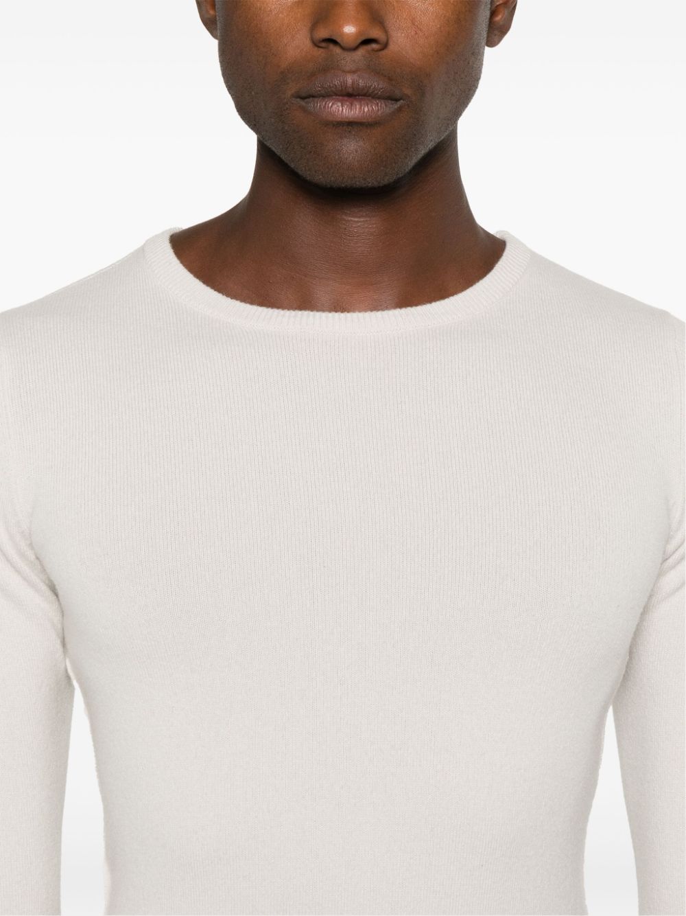 Crewneck cashmere sweater n°41 body, chalk