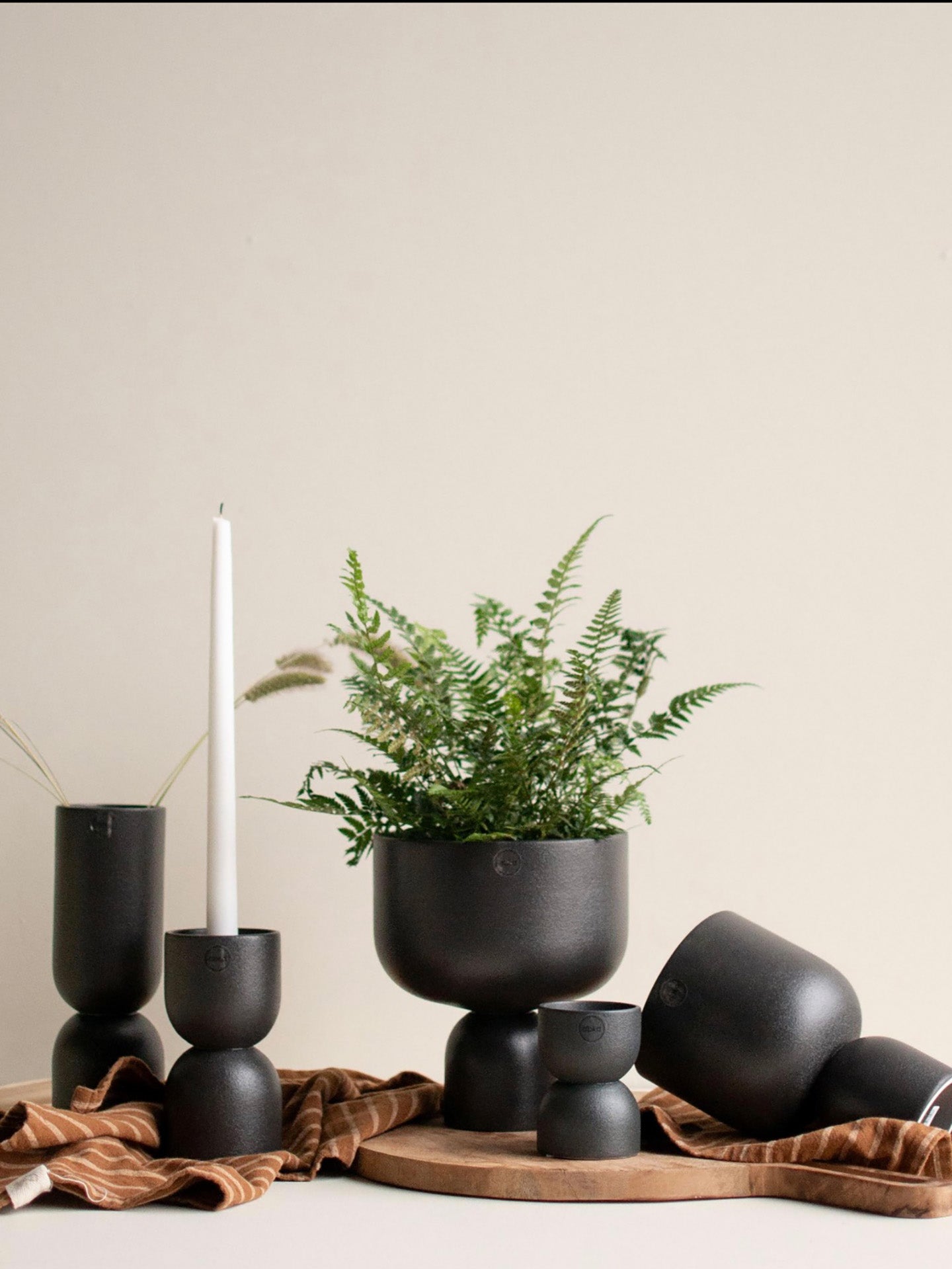 Post Large pot, cast iron