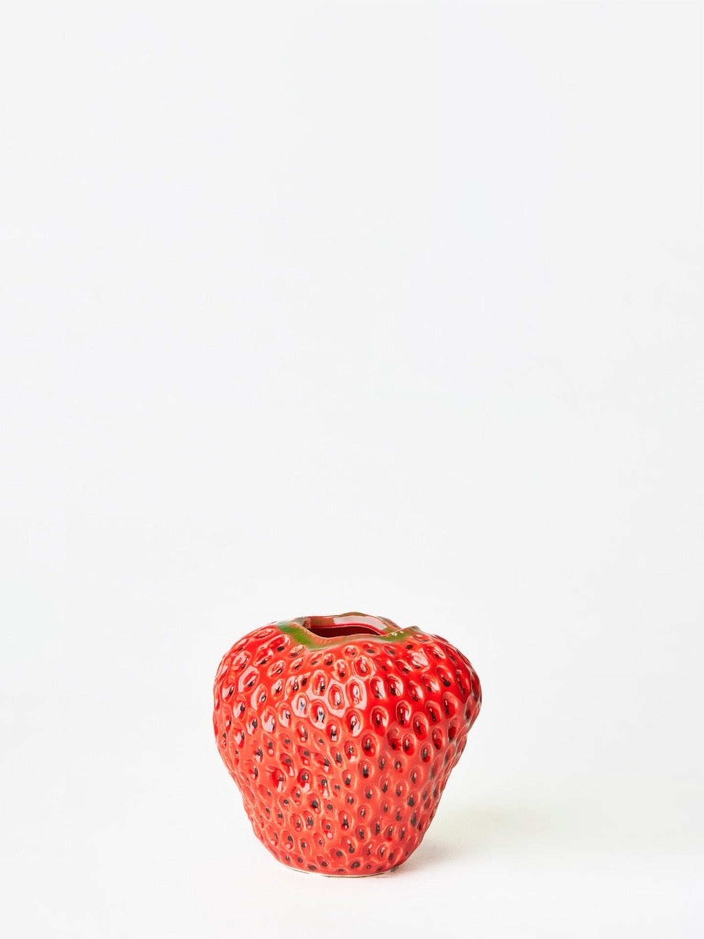 Strawberry vase (H 18cm), pink or red