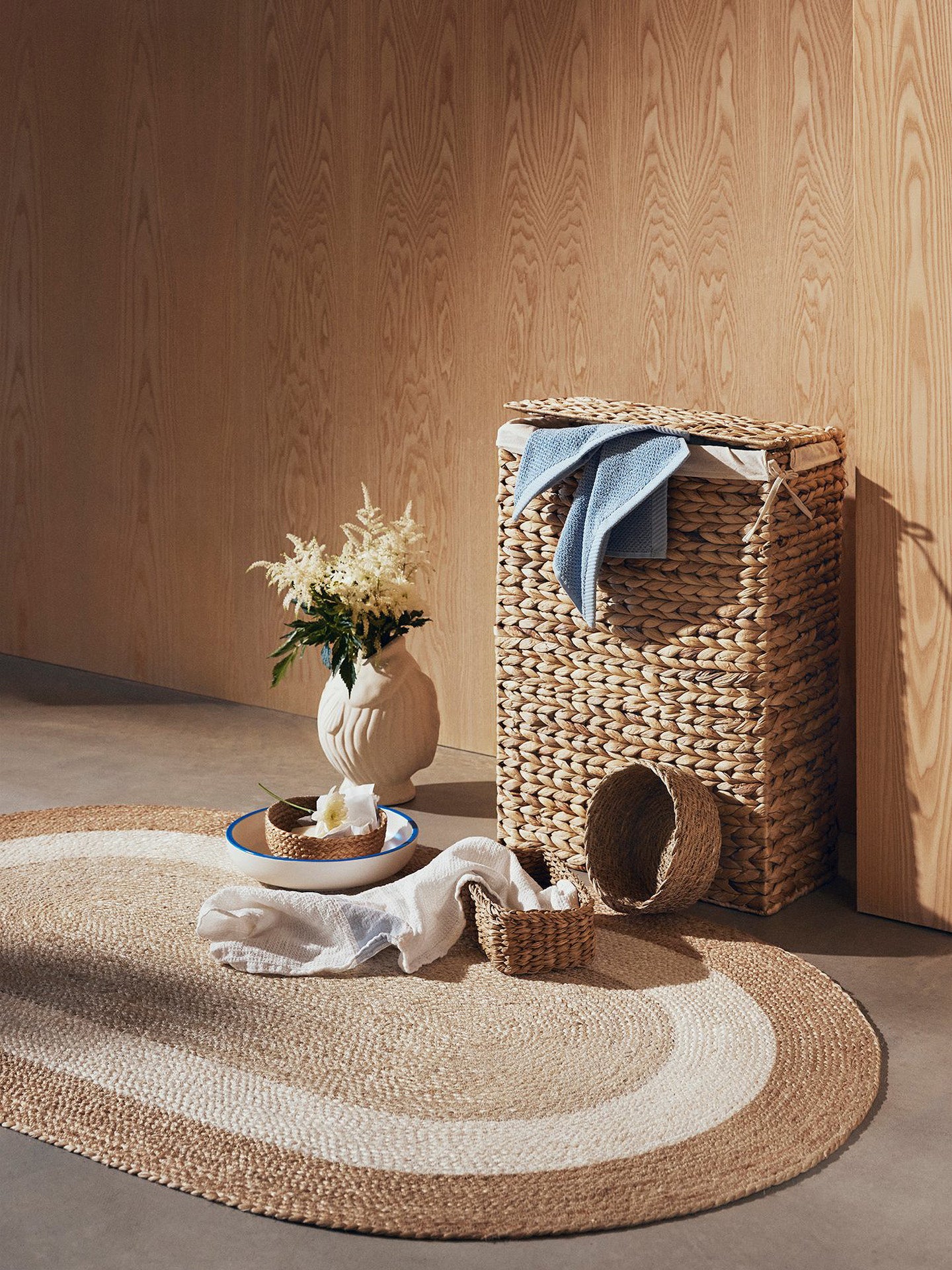 Lily slim laundry basket natural
