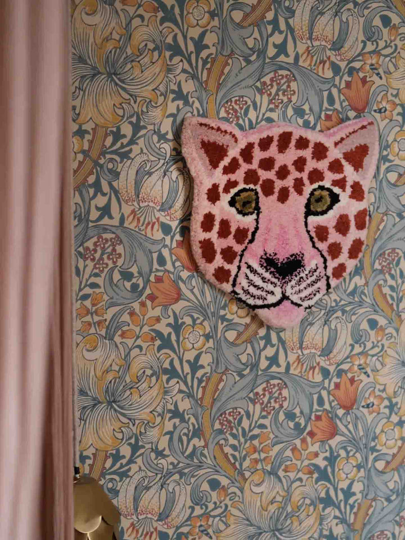 Pinky leopard head rug