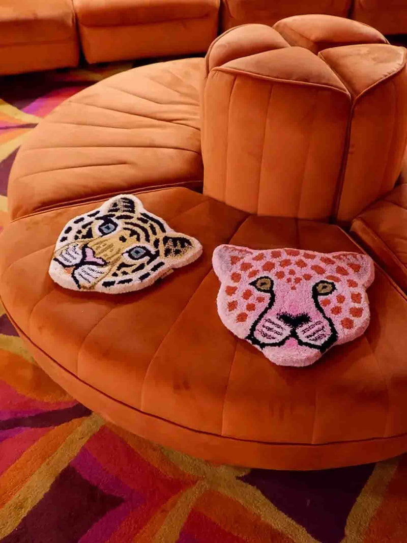 Pinky leopard head rug