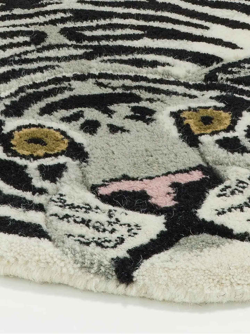 Snowy tiger rug, large