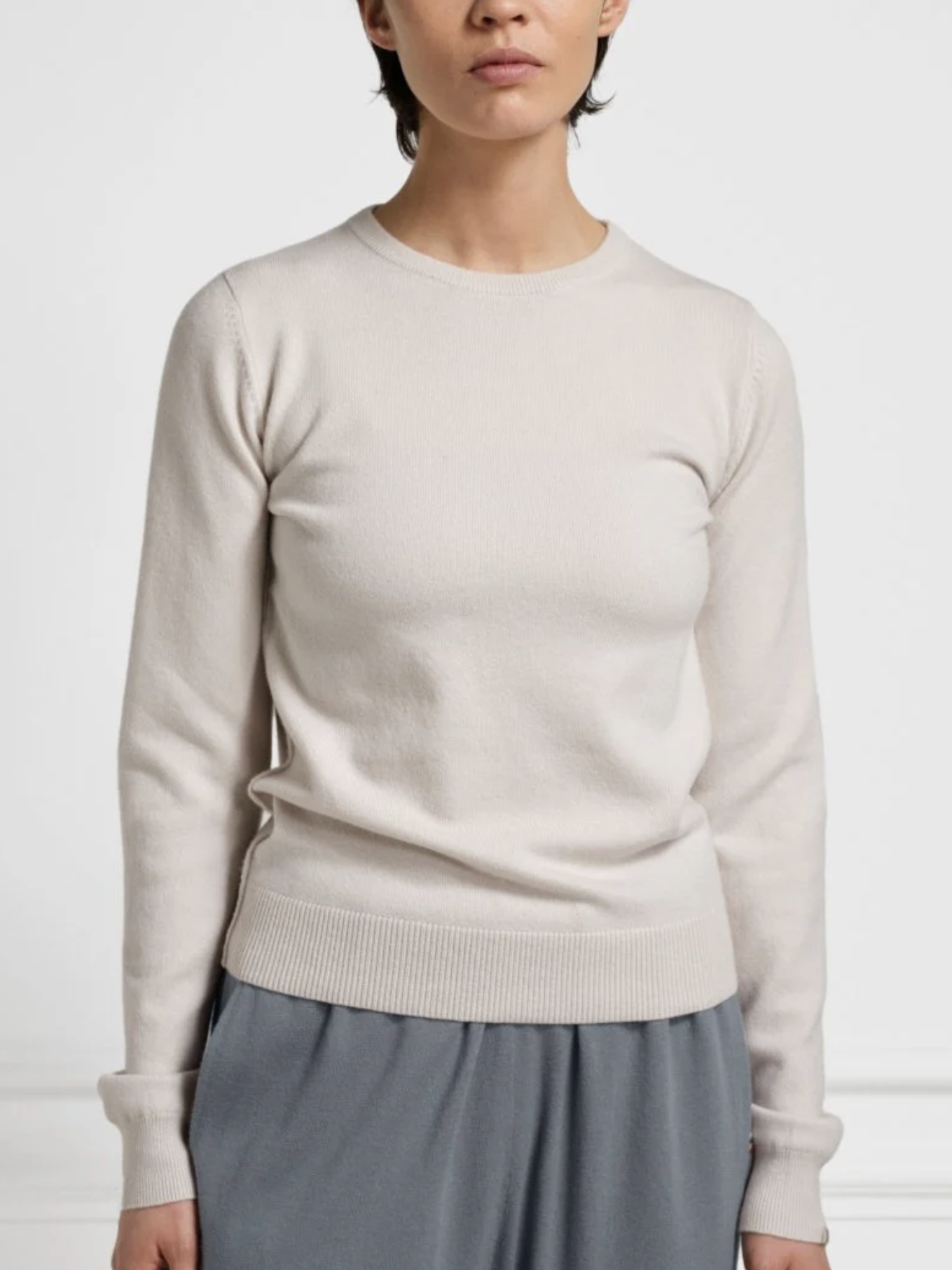 Crewneck cashmere sweater n°41 body, chalk